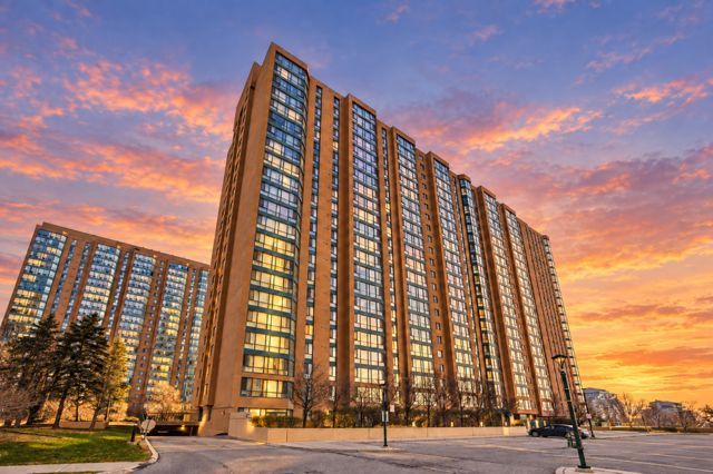 145 Hillcrest Avenue 1709, Mississauga, On L5b 3z1