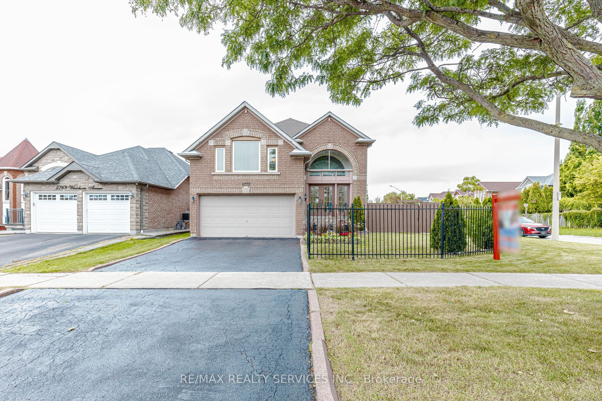 5772 Whitehorn Avenue, Mississauga, On L5v 1w1