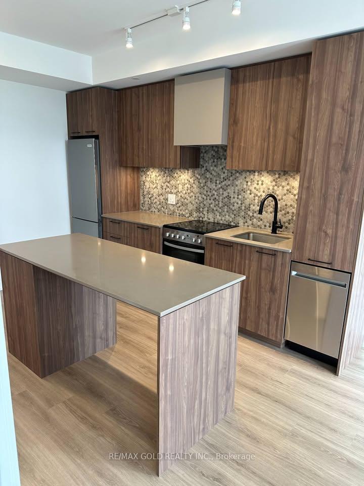 10 Lagerfeld Drive 314, Brampton, On L7a 5l3