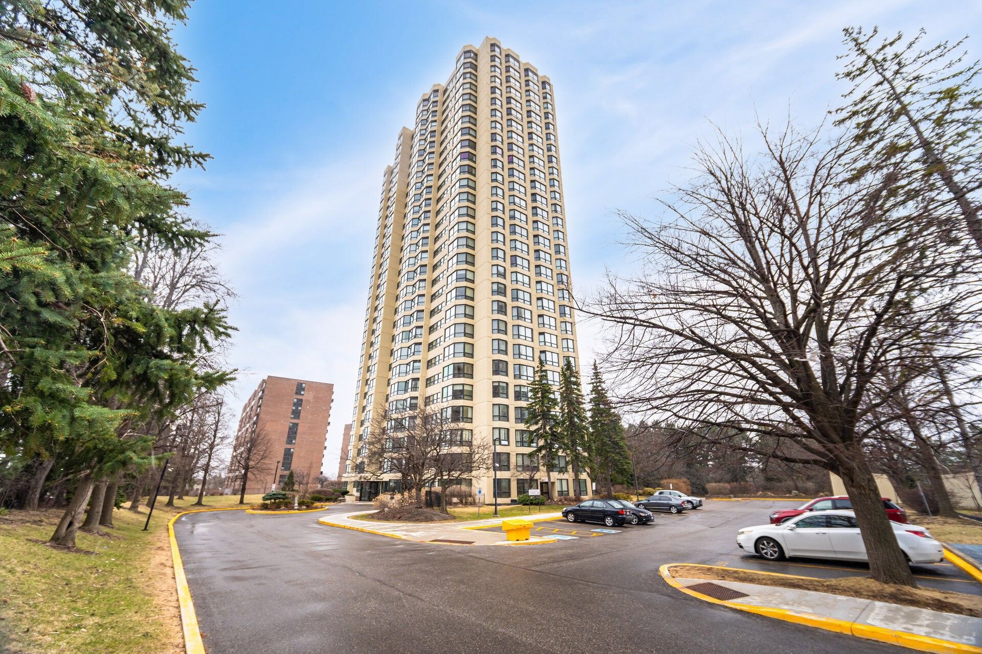 8 Lisa Street 903, Brampton, On L6t 4s6