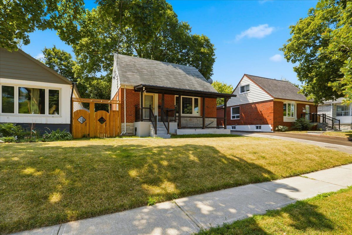 134 Clearbrooke Circle, Toronto, On M9w 2g1