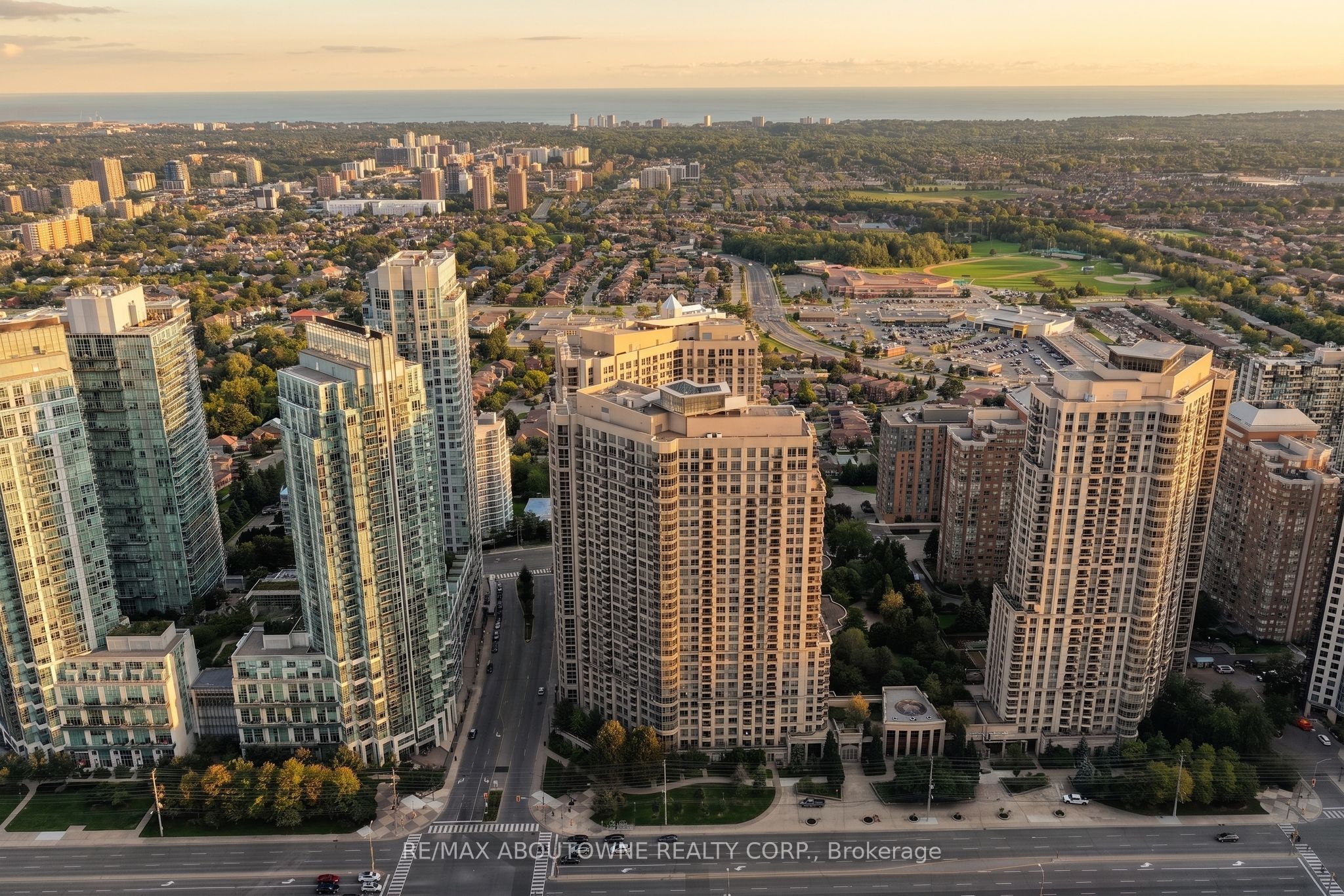 3888 Duke Of York Boulevard Gph25, Mississauga, On L5b 4p5