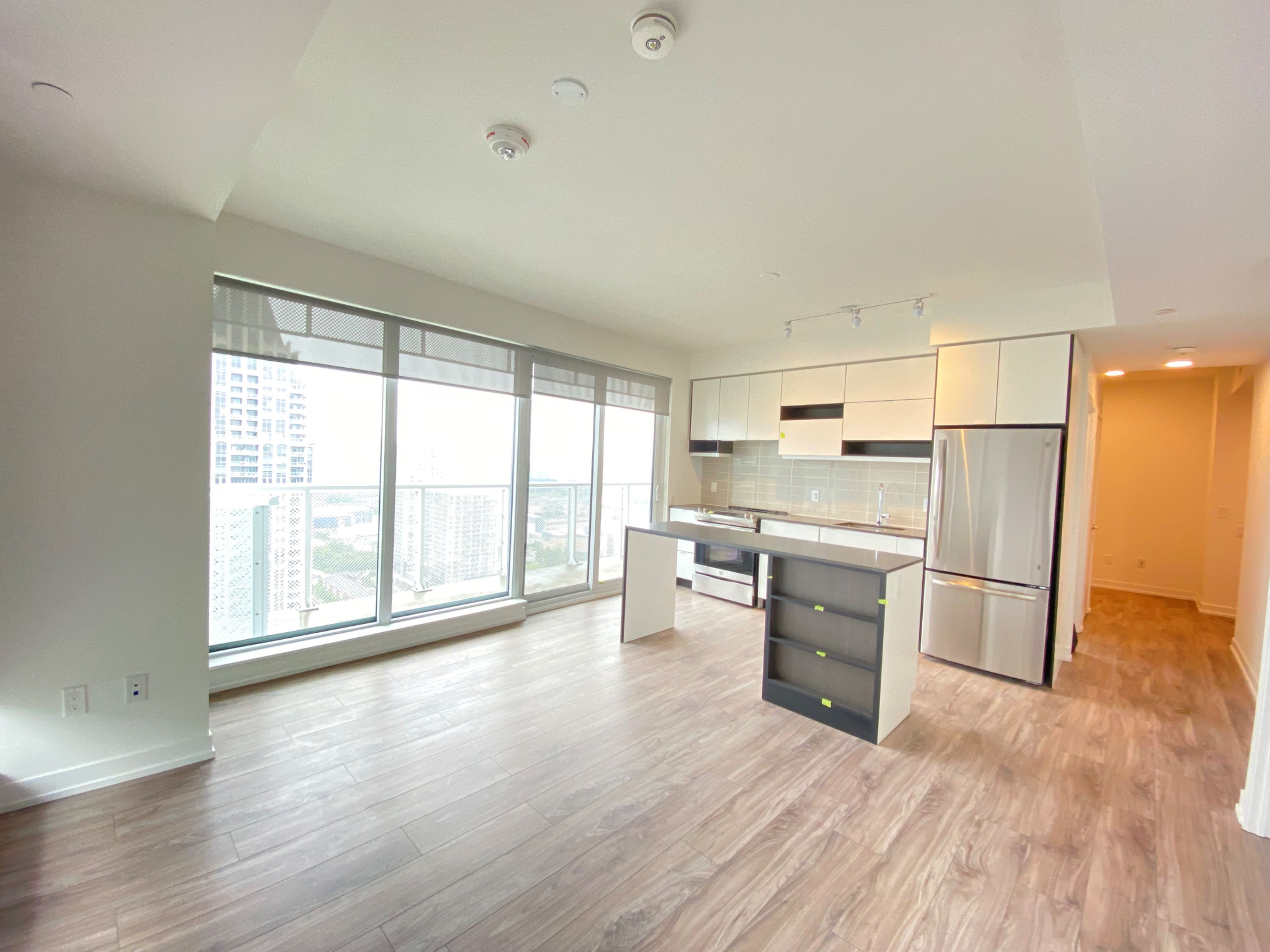 4065 Confederation Parkway 3203, Mississauga, On L5b 0l4