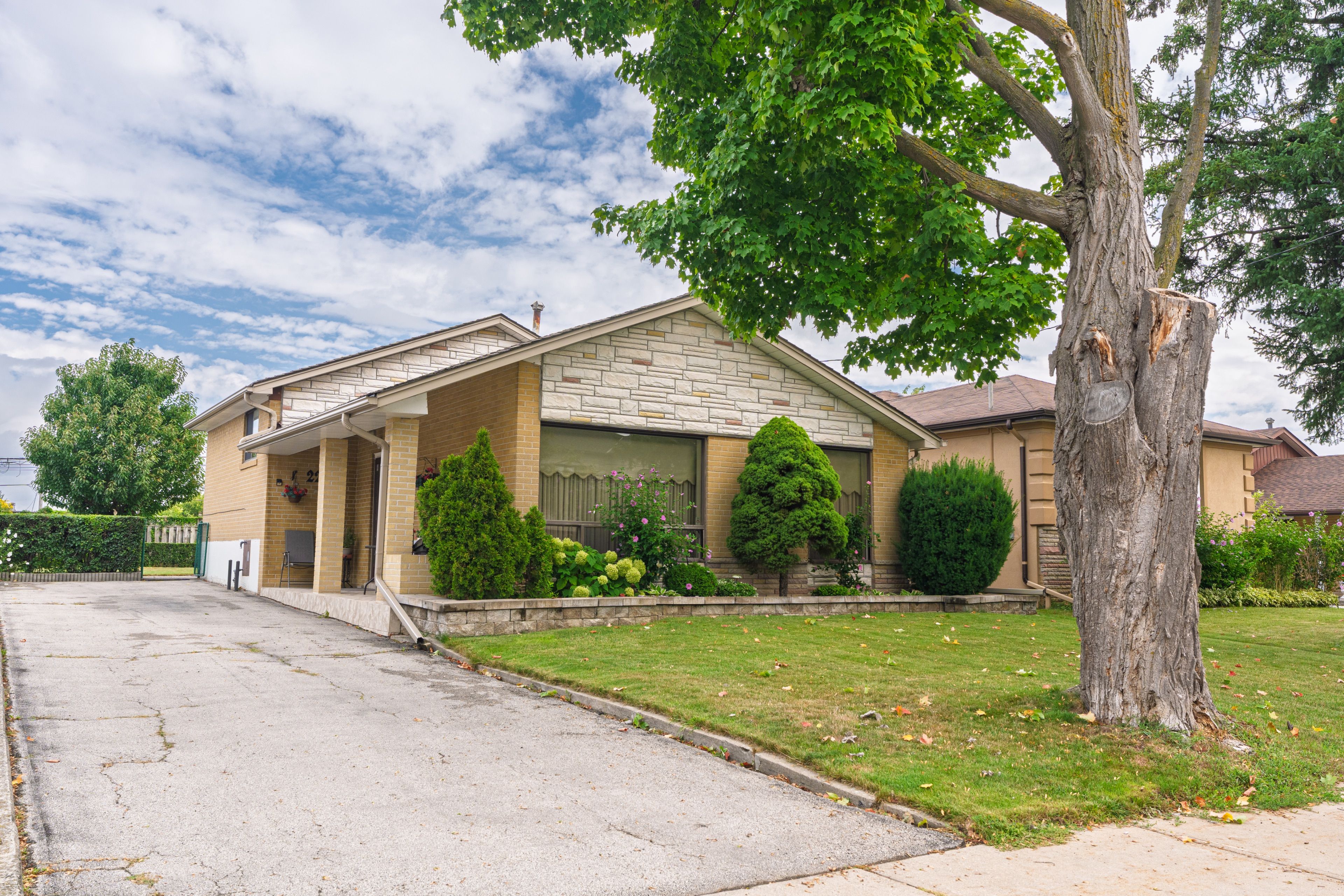 22 Monterrey Drive, Toronto, On M9v 1s8
