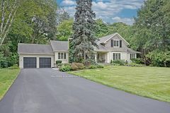 7 Colonial Crescent, Oakville, On L6j 4k8