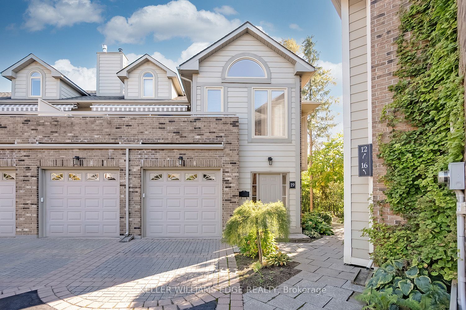 3230 New Street 19, Burlington, On L7n 1m8
