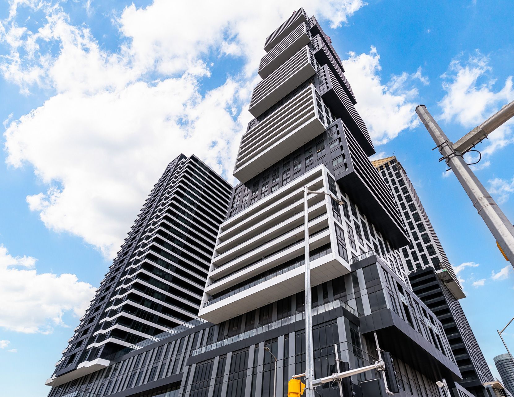 4015 The Exchange 4104, Mississauga, On L5n 0n9