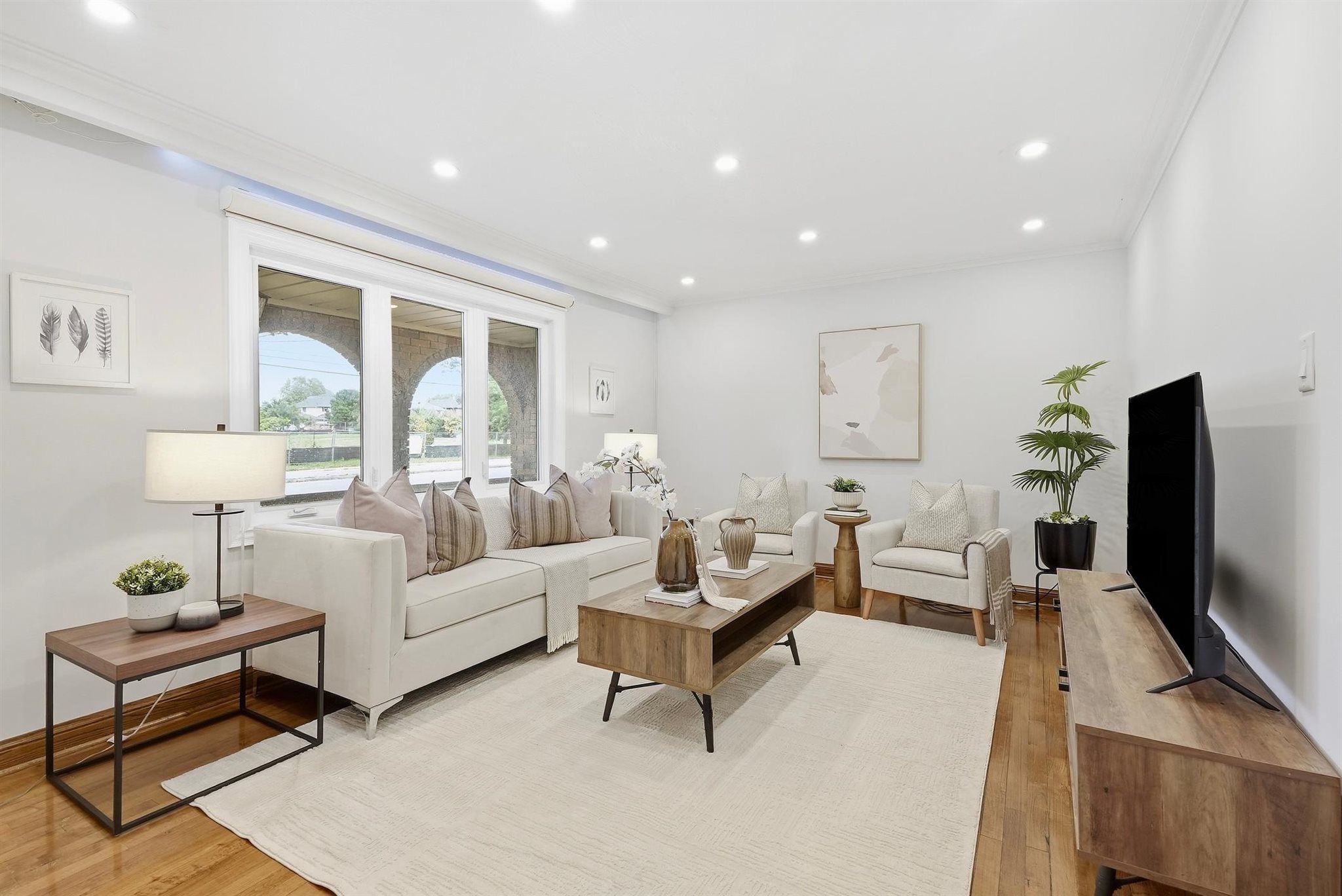 21 Wallasey Avenue, Toronto, On M9m 1e1