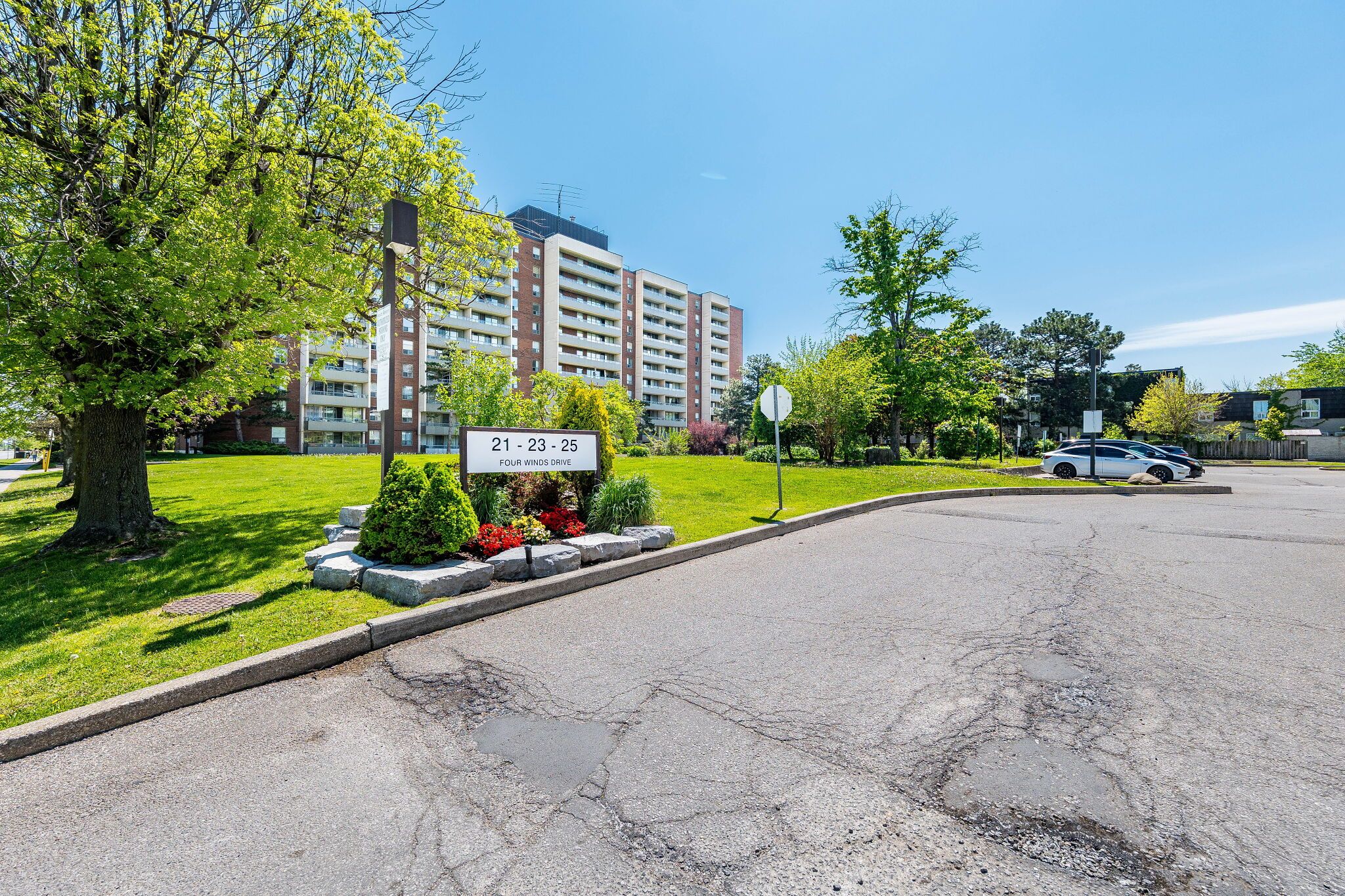 25 Four Winds Drive 405, Toronto, On M3j 1k8