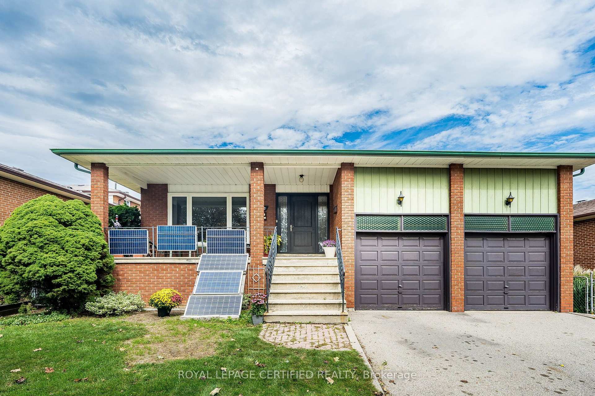 1554 Goldmar Drive, Mississauga, On L4x 1n5