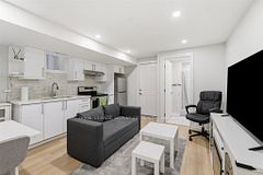 1945 Davenport Road Bsmt, Toronto, On M6n 1c3