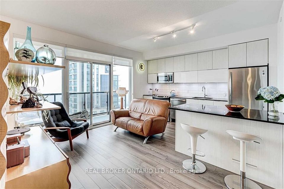 56 Annie Craig Drive Unit 3002, Toronto, On M8v 0c8