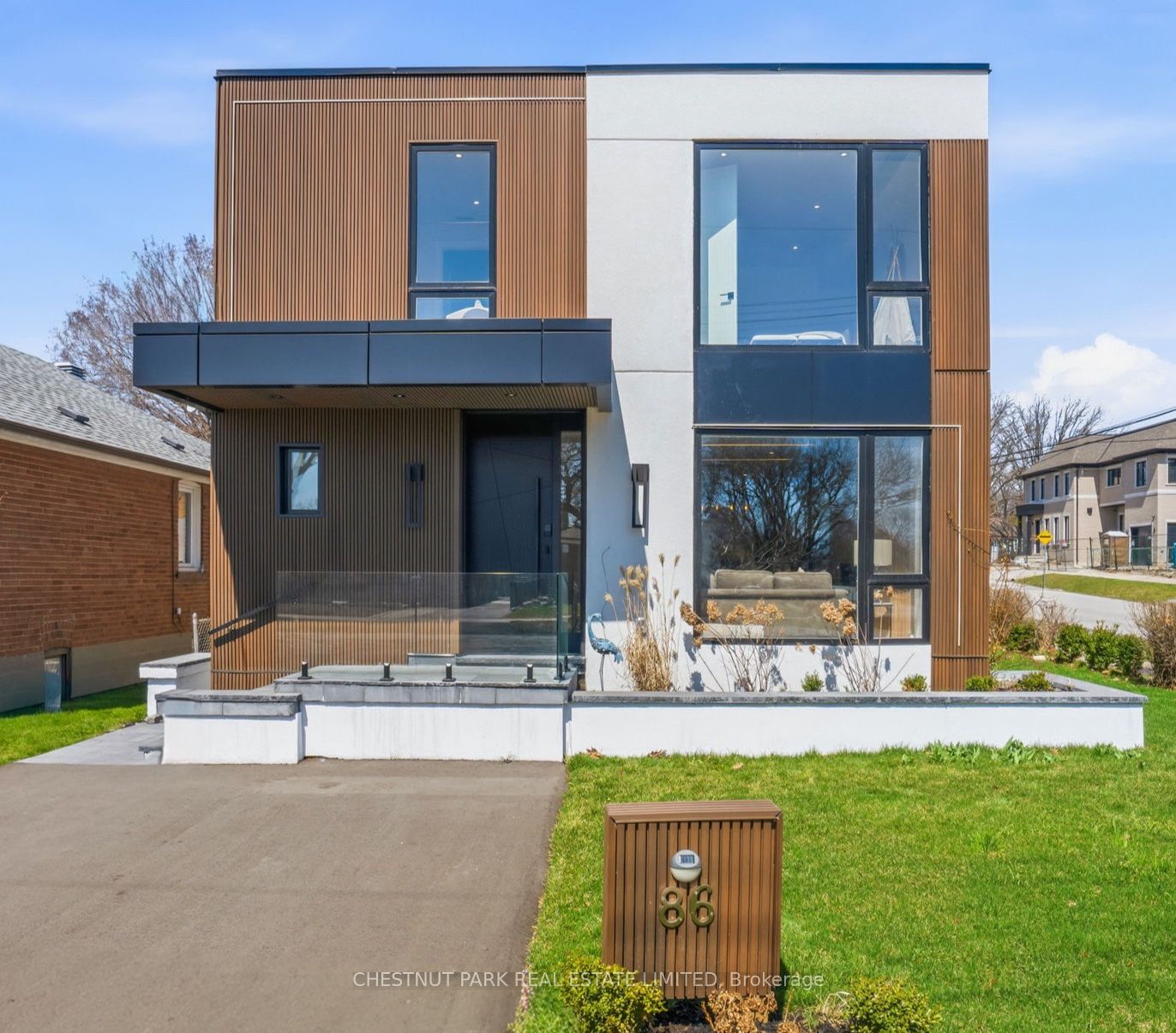 86 Edgecroft Road, Toronto, On M8z 2c3