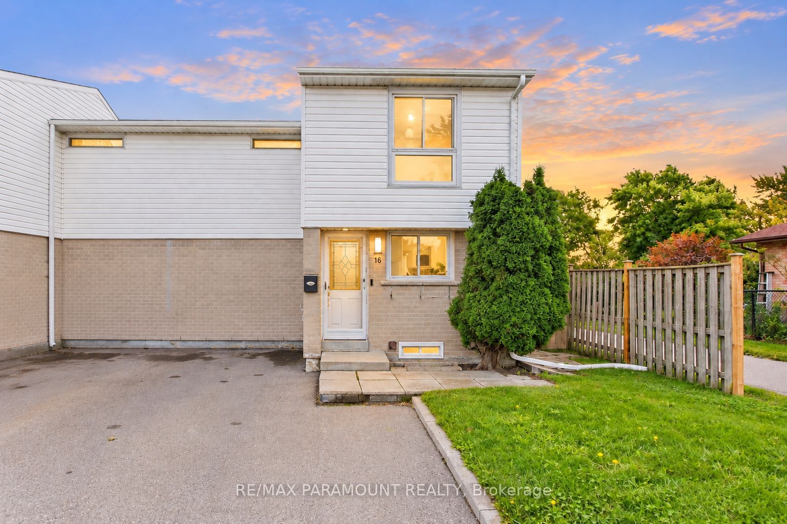 16 Gleneaden Court, Brampton, On L6s 2j7