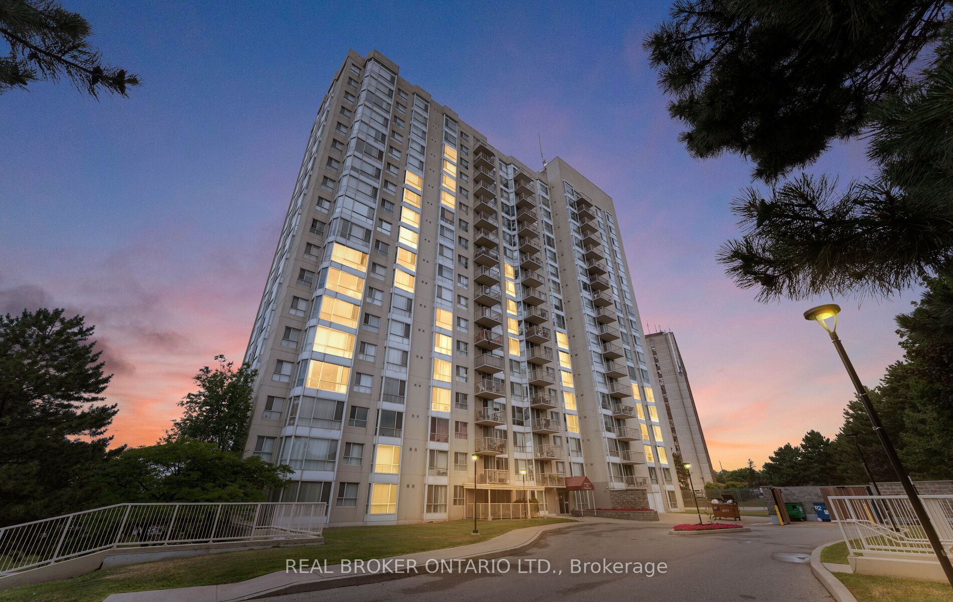 3077 Weston Road 1809, Toronto, On M9m 3a1