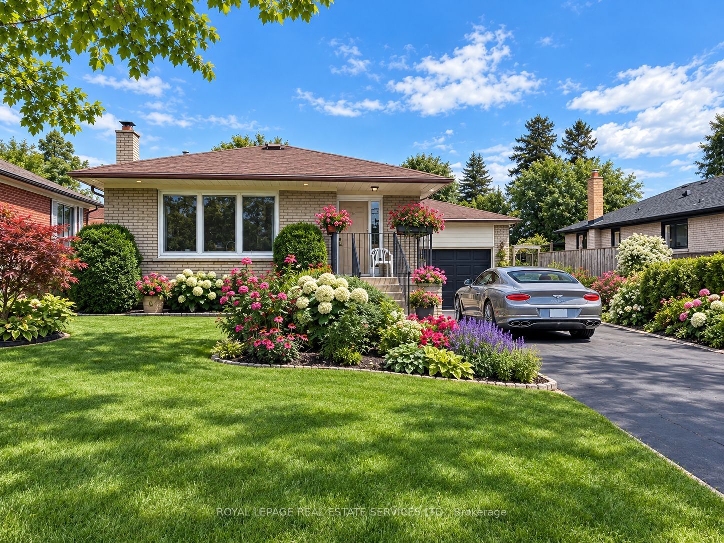 305 Queen Mary Drive, Oakville, On L6k 3l5