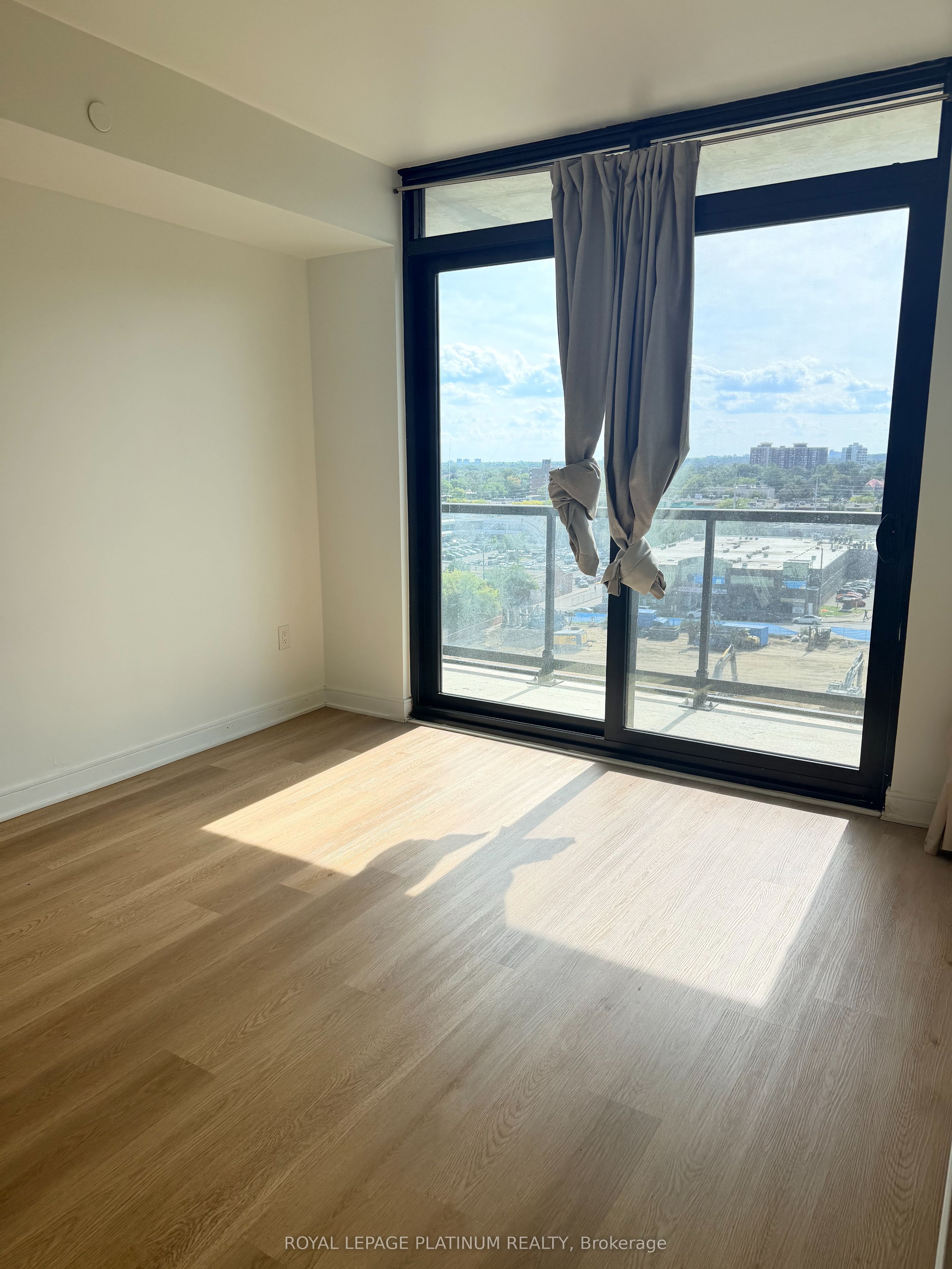 86 Dundas Street E 819, Mississauga, On L5a 1w4