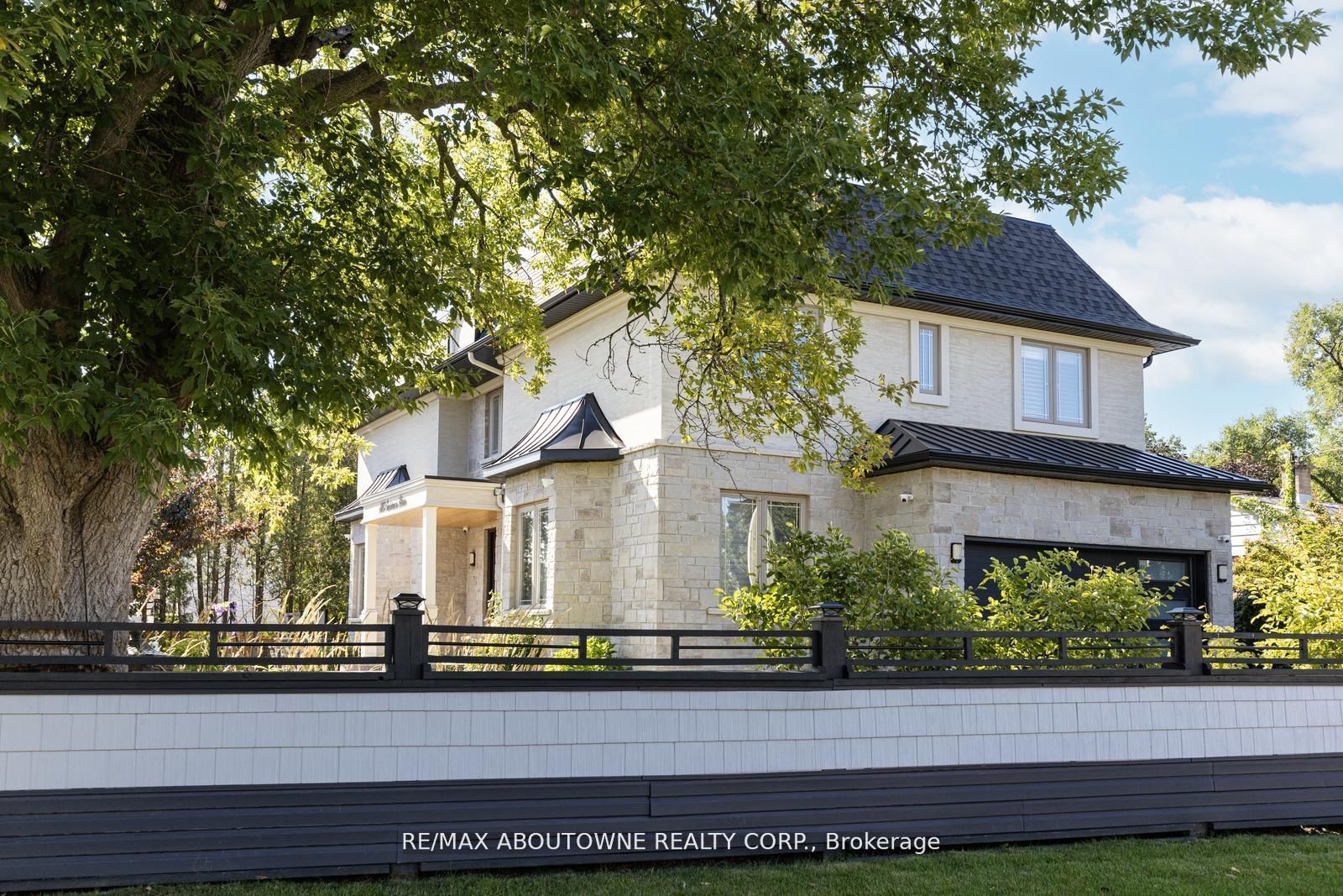 408 Seabourne Drive, Oakville, On L6l 4g1