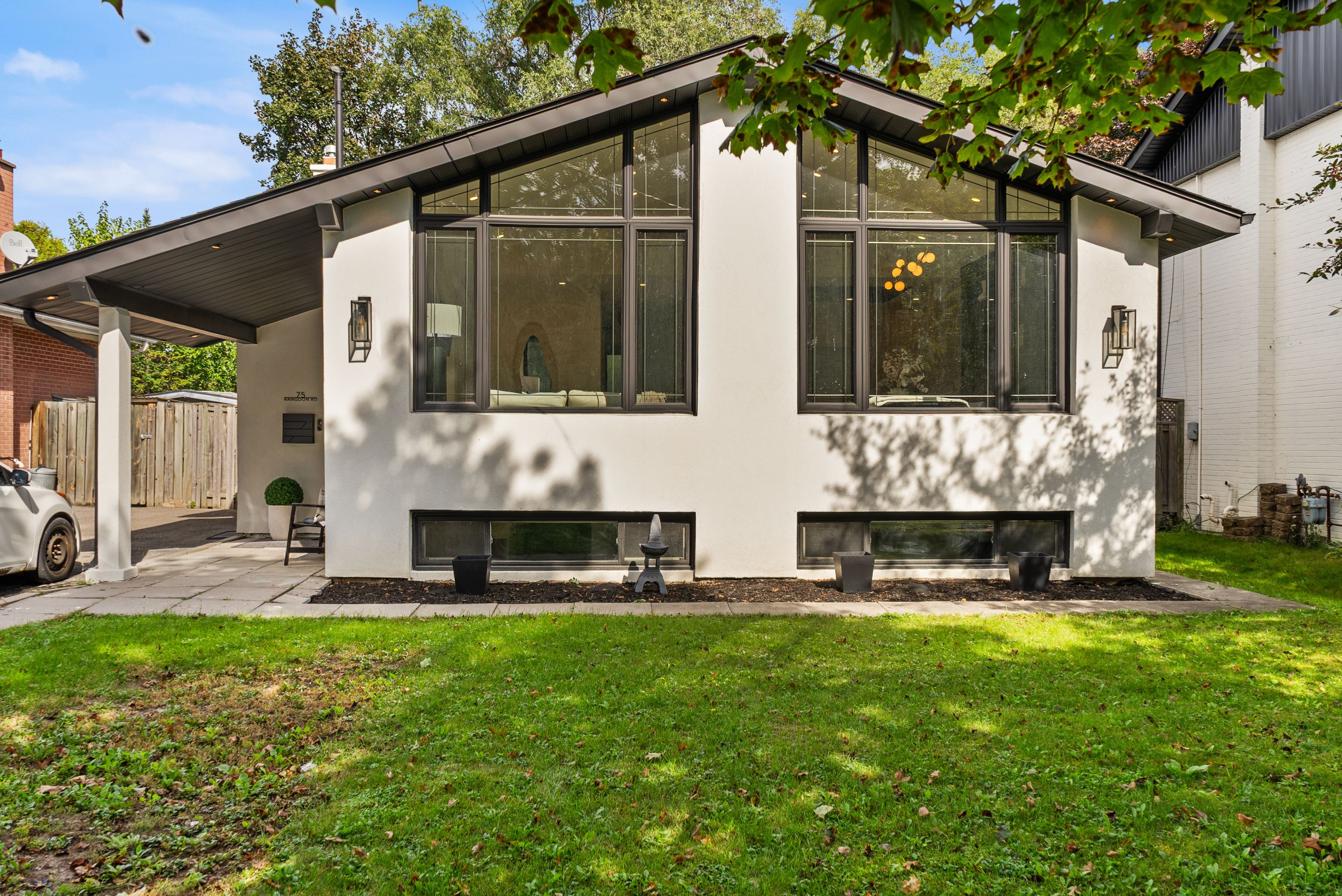 75 Rangoon Road, Toronto, On M9c 4n8