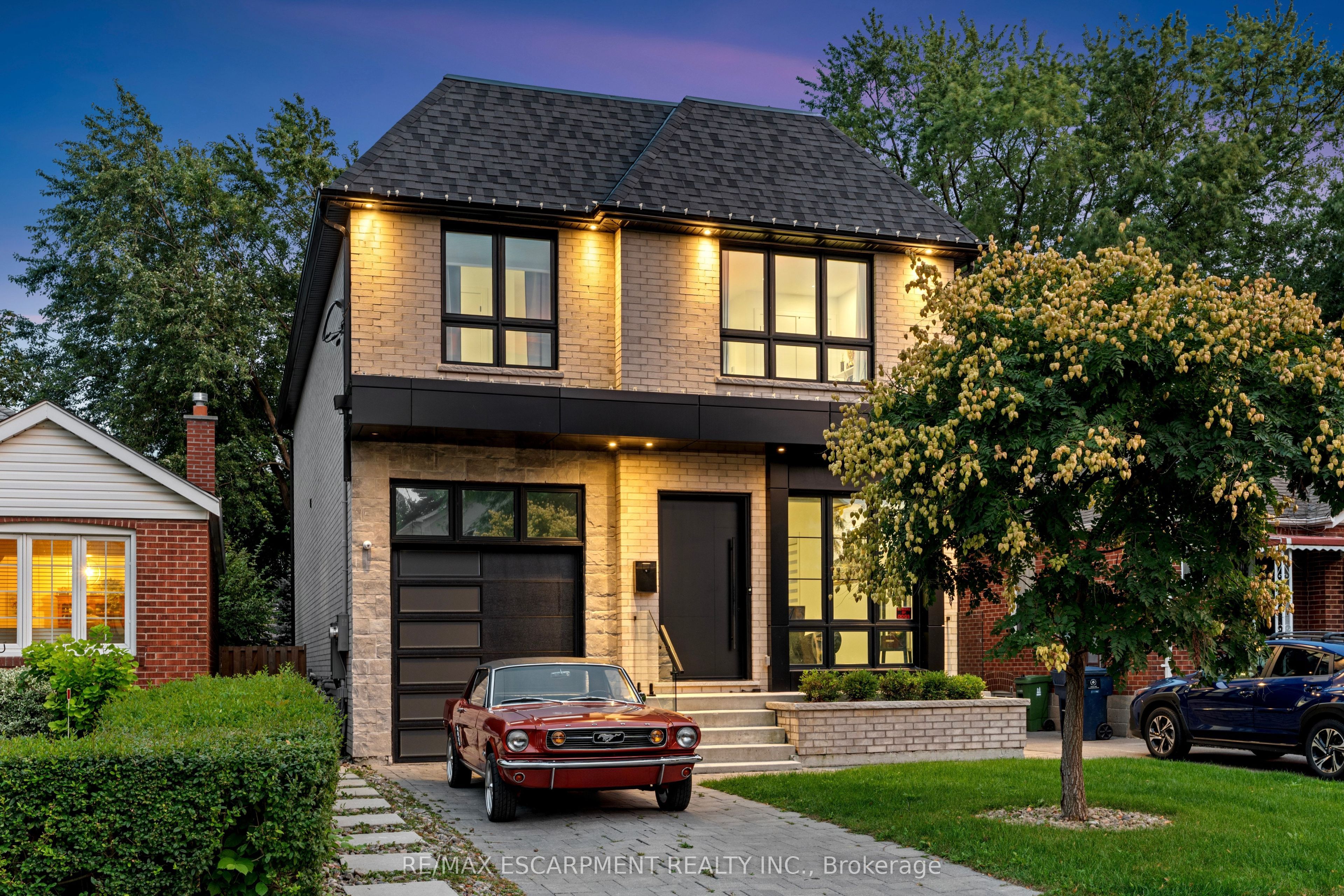 73 Elma Street, Toronto, On M8v 1x9