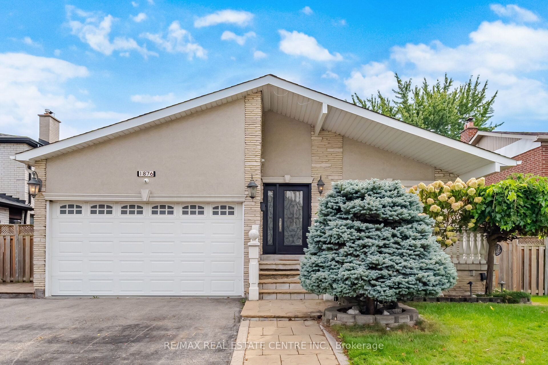 1876 Bough Beeches Boulevard, Mississauga, On L4w 2j3