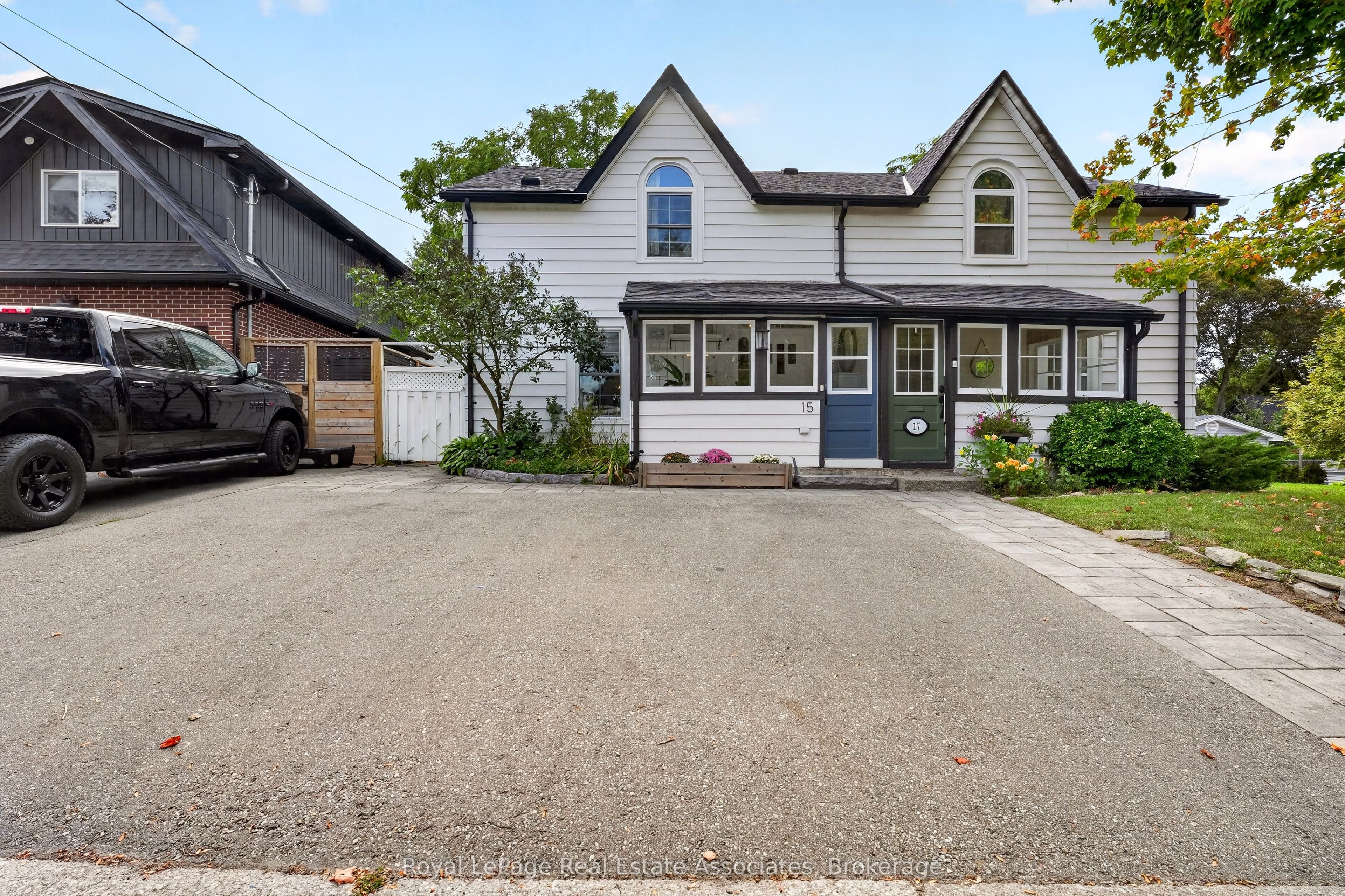15 Charles Street, Halton Hills, On L7g 2z1