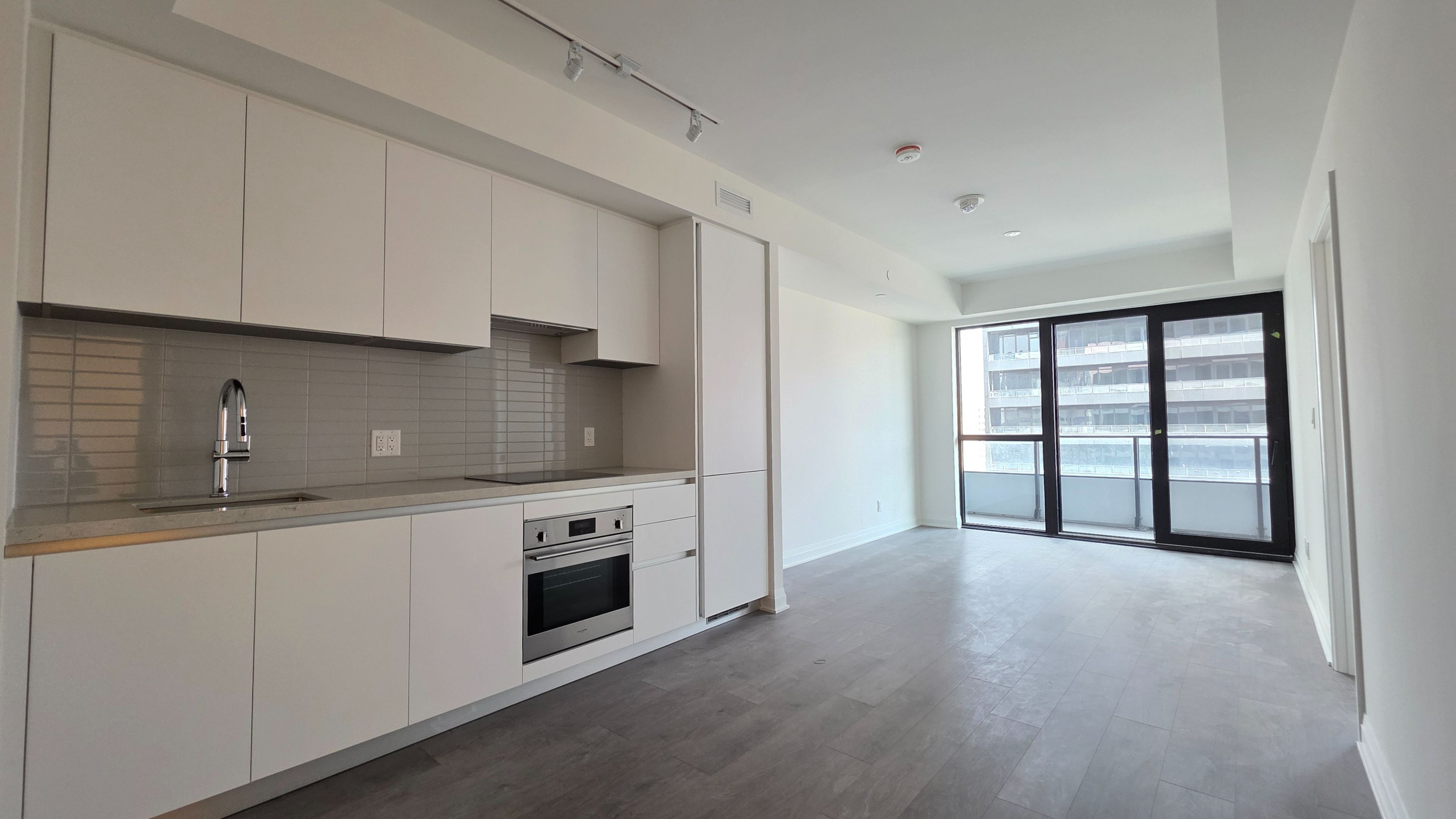 4015 The Exchange 901, Mississauga, On L5b 0n9