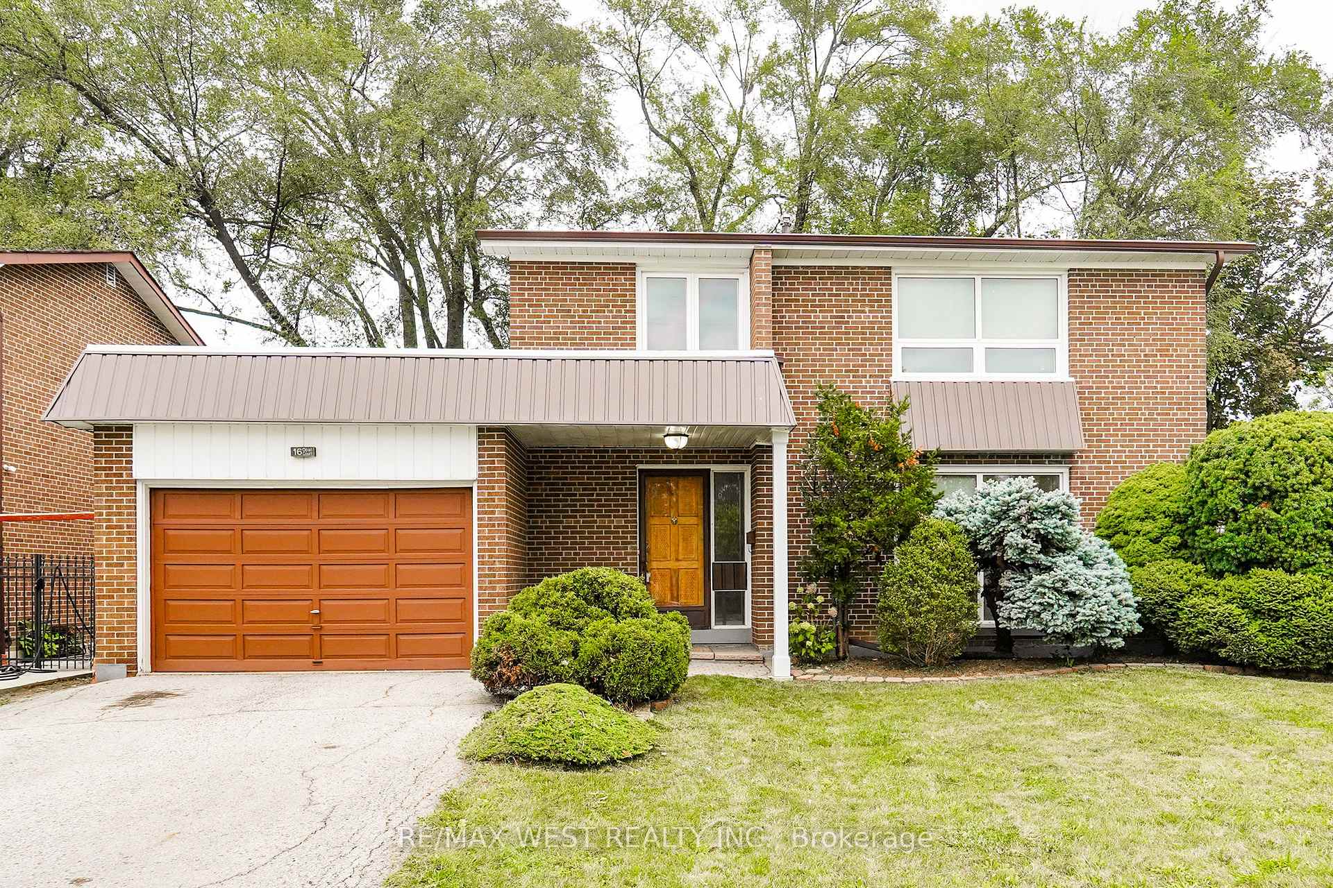 16 Opal Court, Toronto, On M9v 3n3