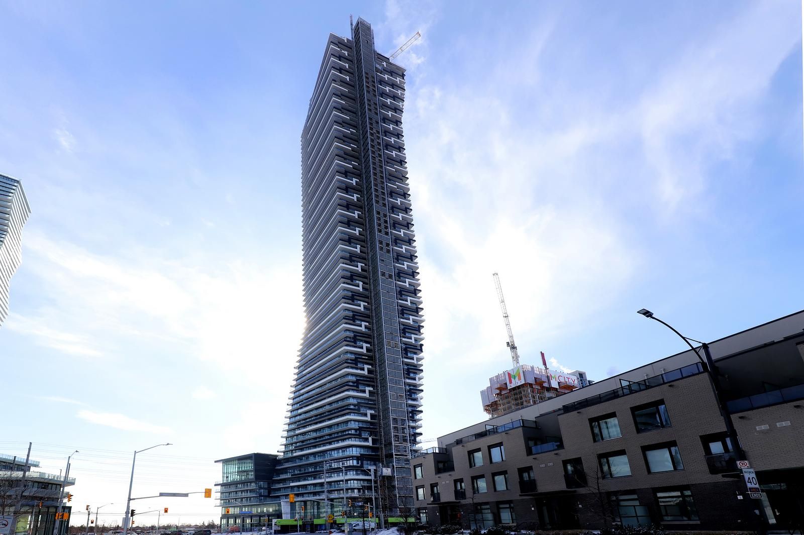 448 Burnhamthorpe Road W 4604, Mississauga, On L5b 0r4