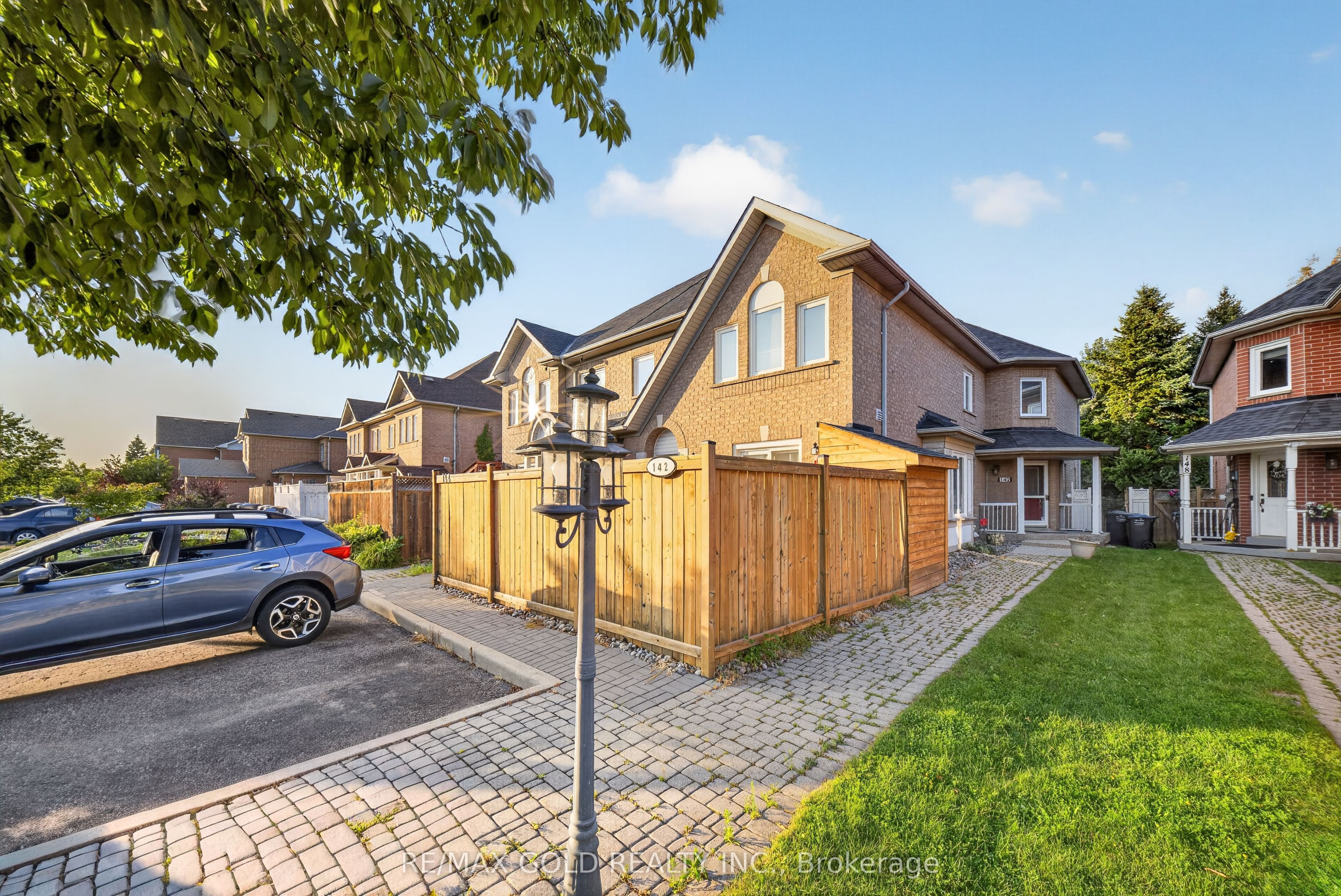142 Pressed Brick Drive, Brampton, On L6v 4k6