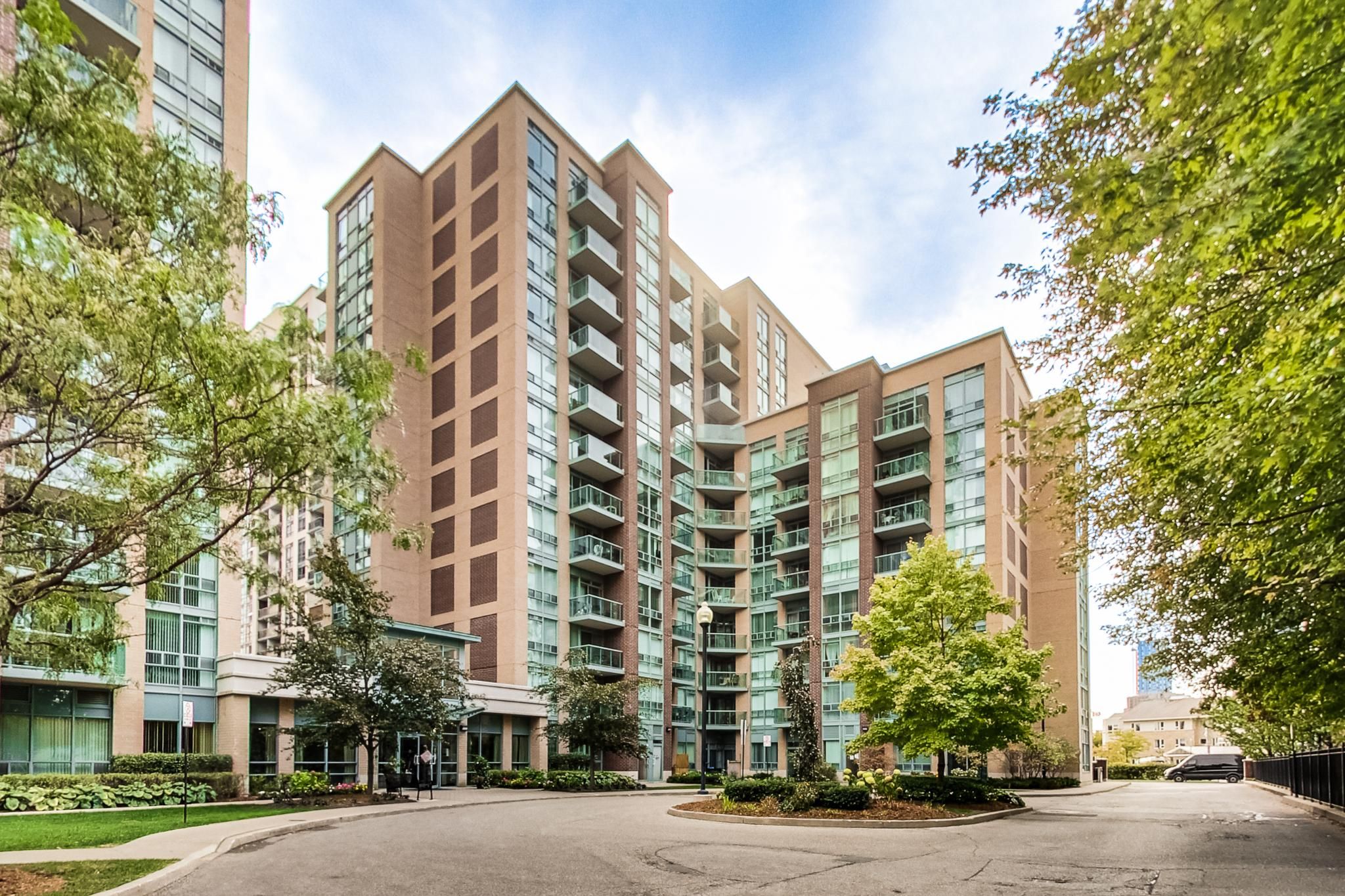 9 Michael Power Place 1206, Toronto, On M9a 0a5