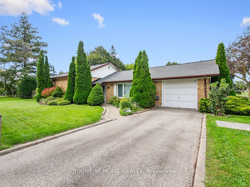 2 Leavenworth Crescent, Toronto, On M9c 1t3