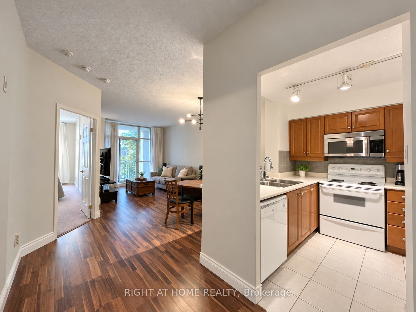 2511 Bloor Street W 308, Toronto, On M6s 5a6