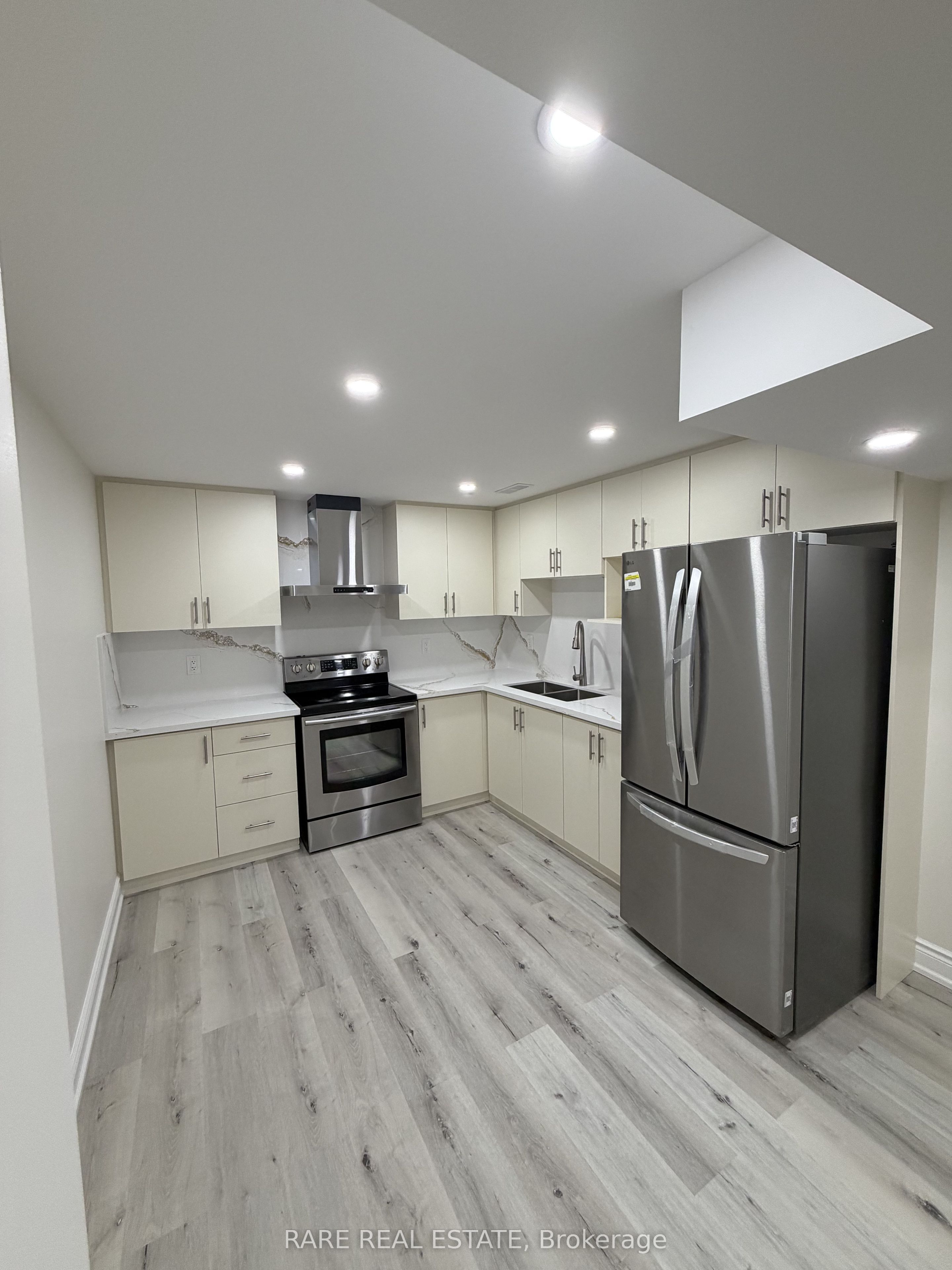 6 Country Ridge Court Lower, Brampton, On L6p 3s2