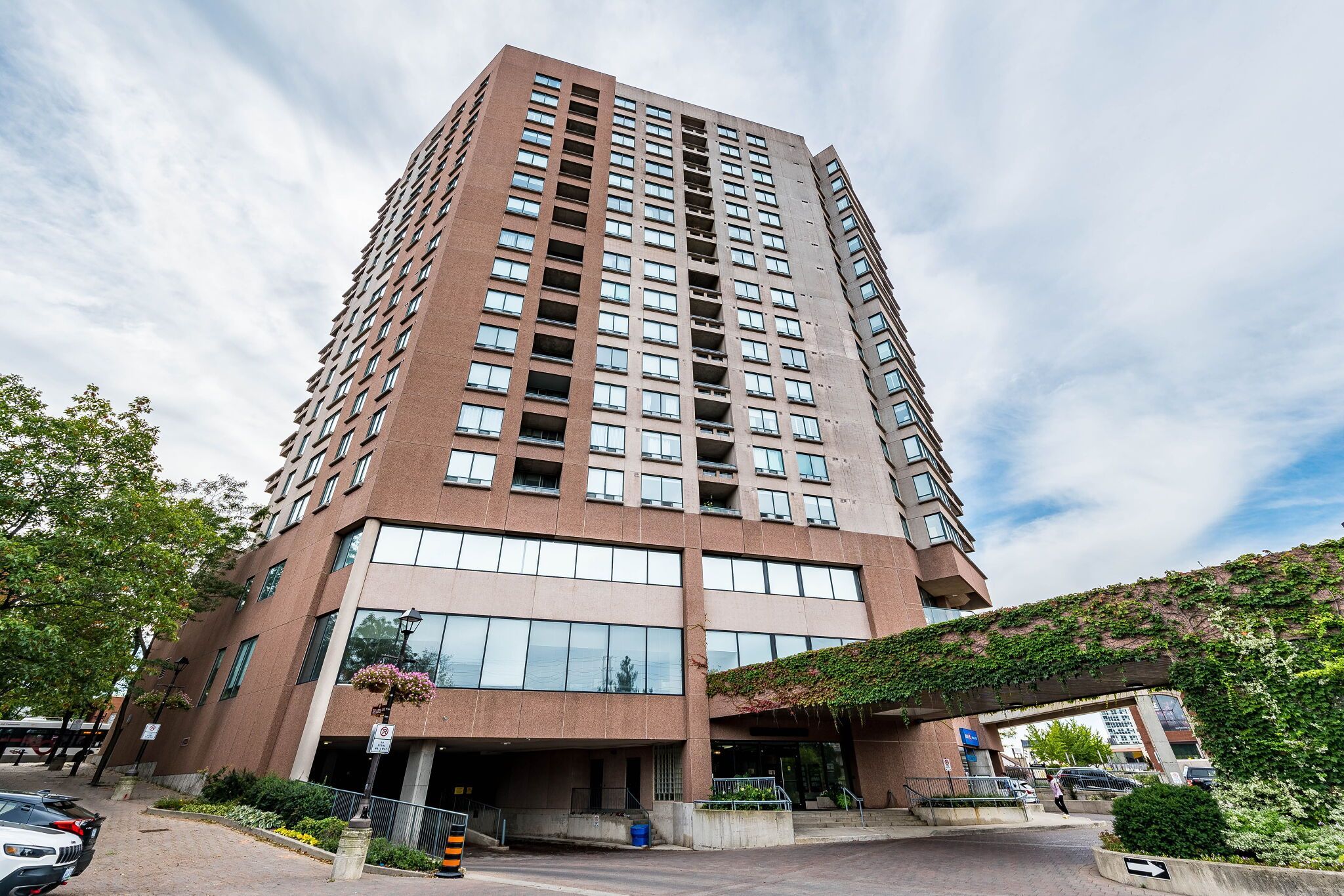 1 Belvedere Court Ph7, Brampton, On L6v 4m6