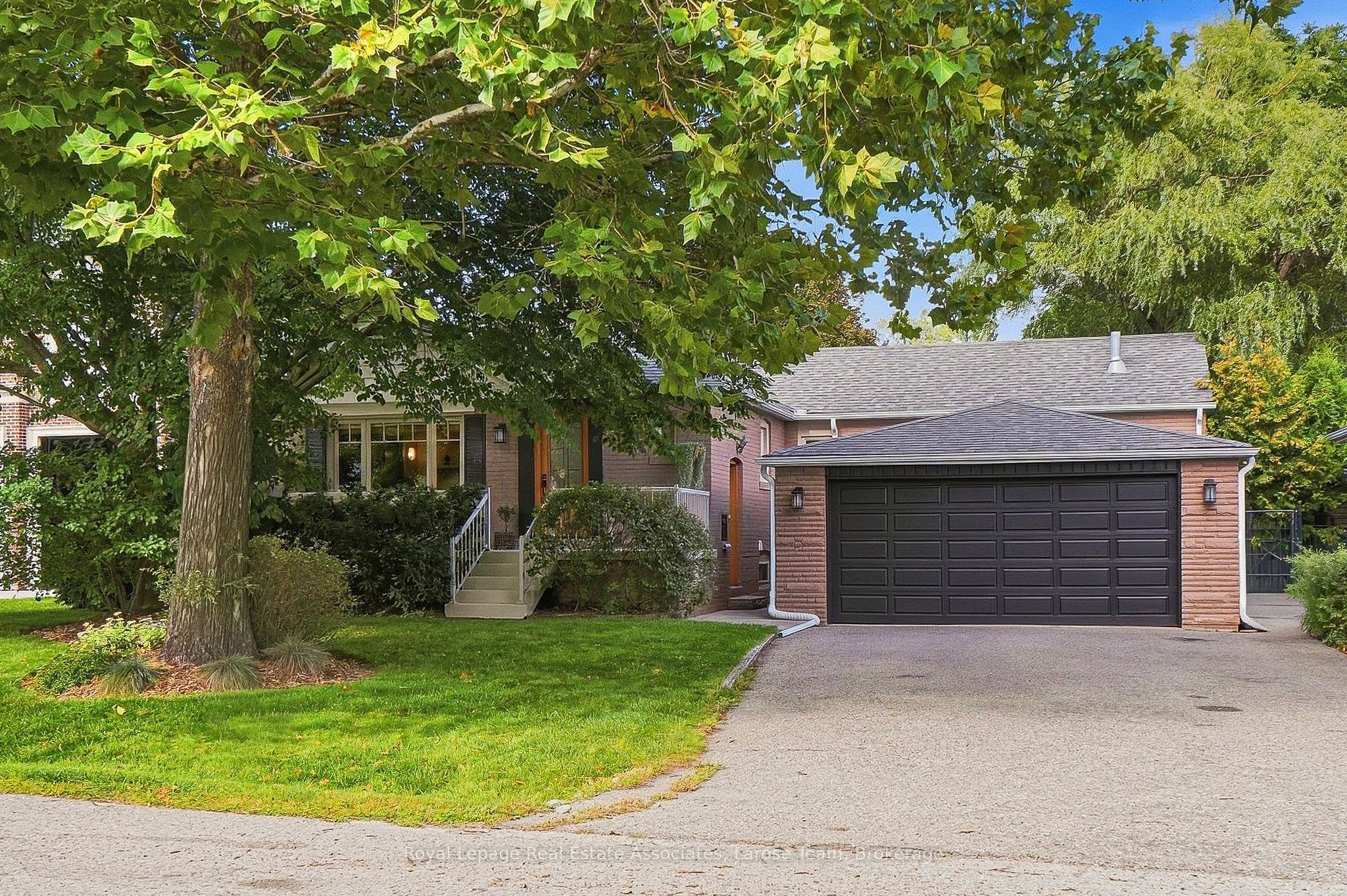 1511 Leda Avenue, Mississauga, On L5g 4b9
