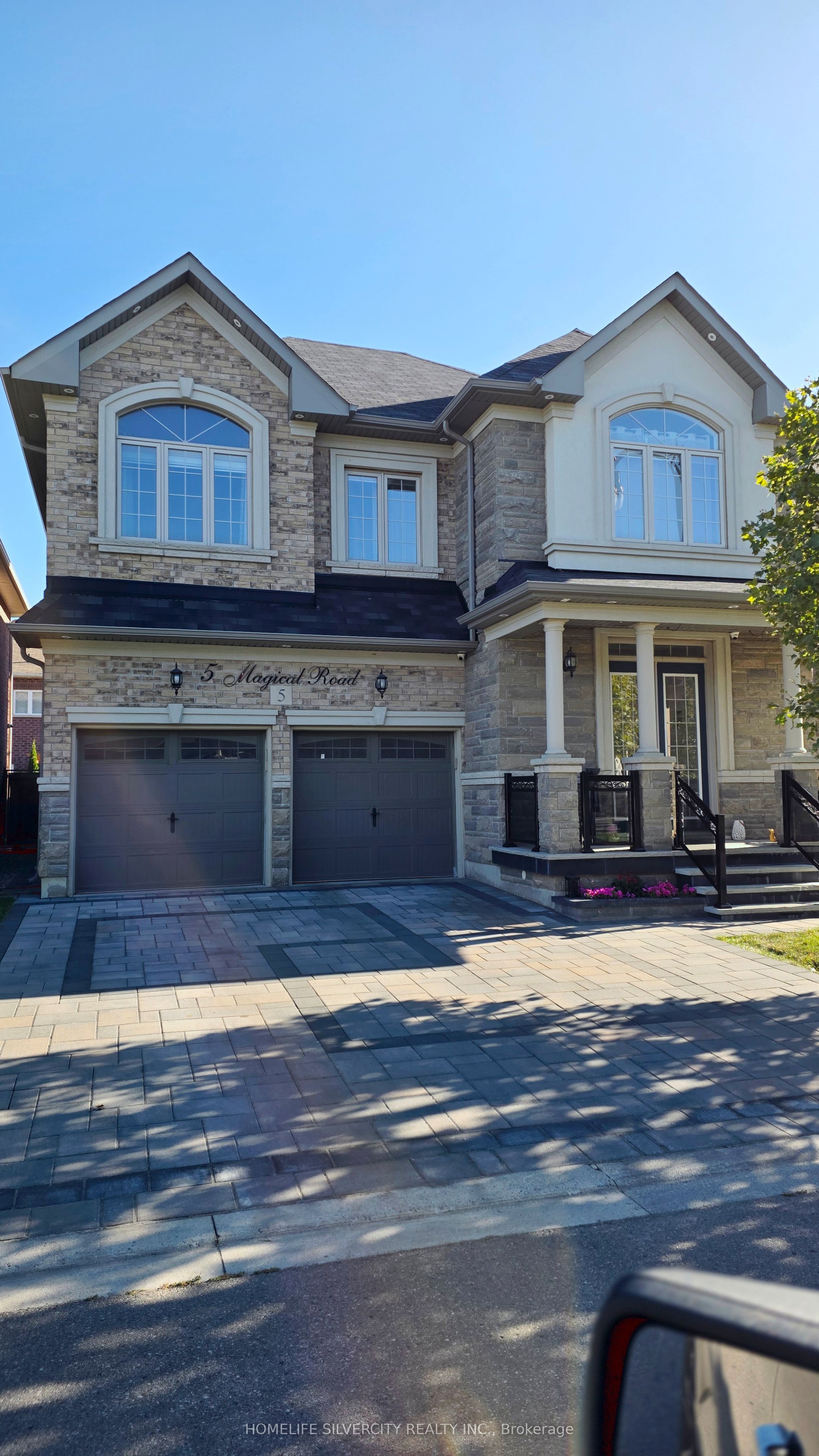 5 Magical Road, Brampton, On L7a 4r1
