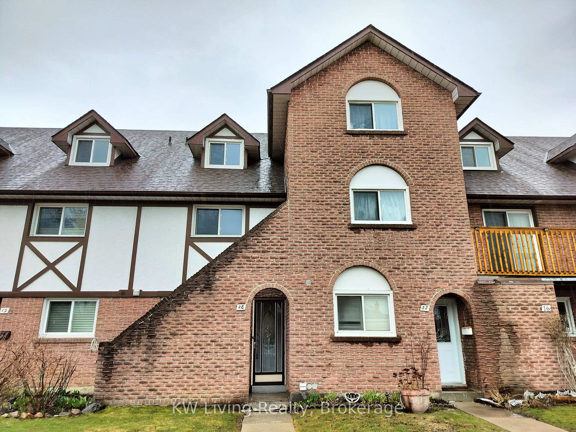 81 Irwin Road 18, Toronto, On M9w 5w1