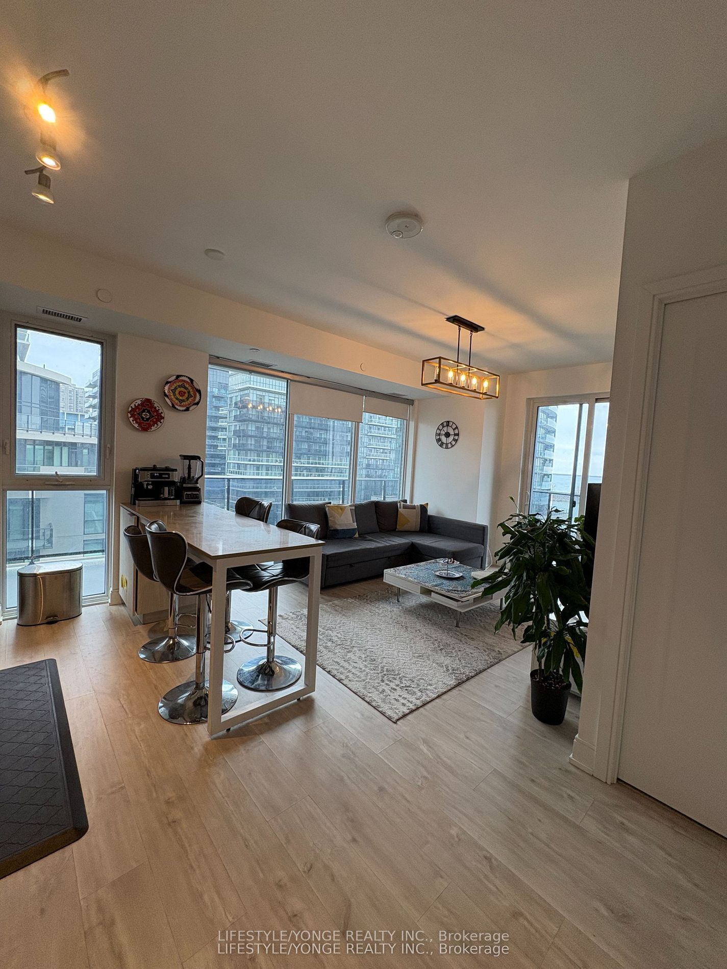 70 Annie Craig Drive 904, Toronto, On M8v 0g2