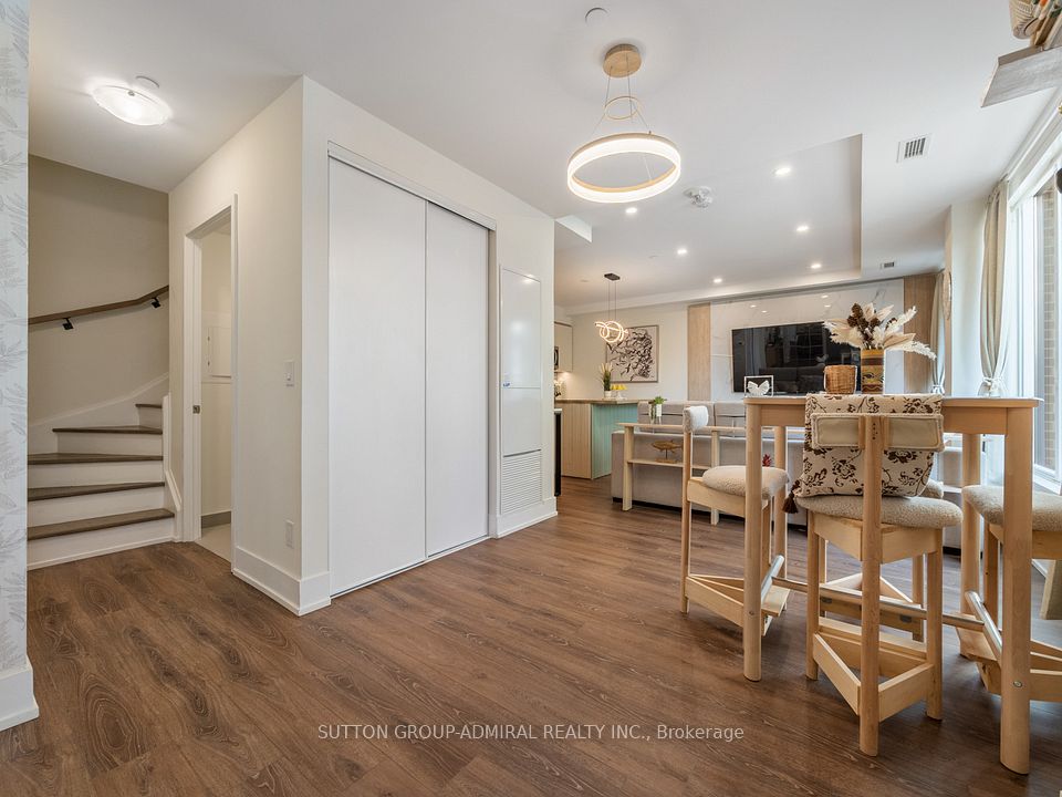 15 Maryport Avenue 108, Toronto, On M3m 0e2