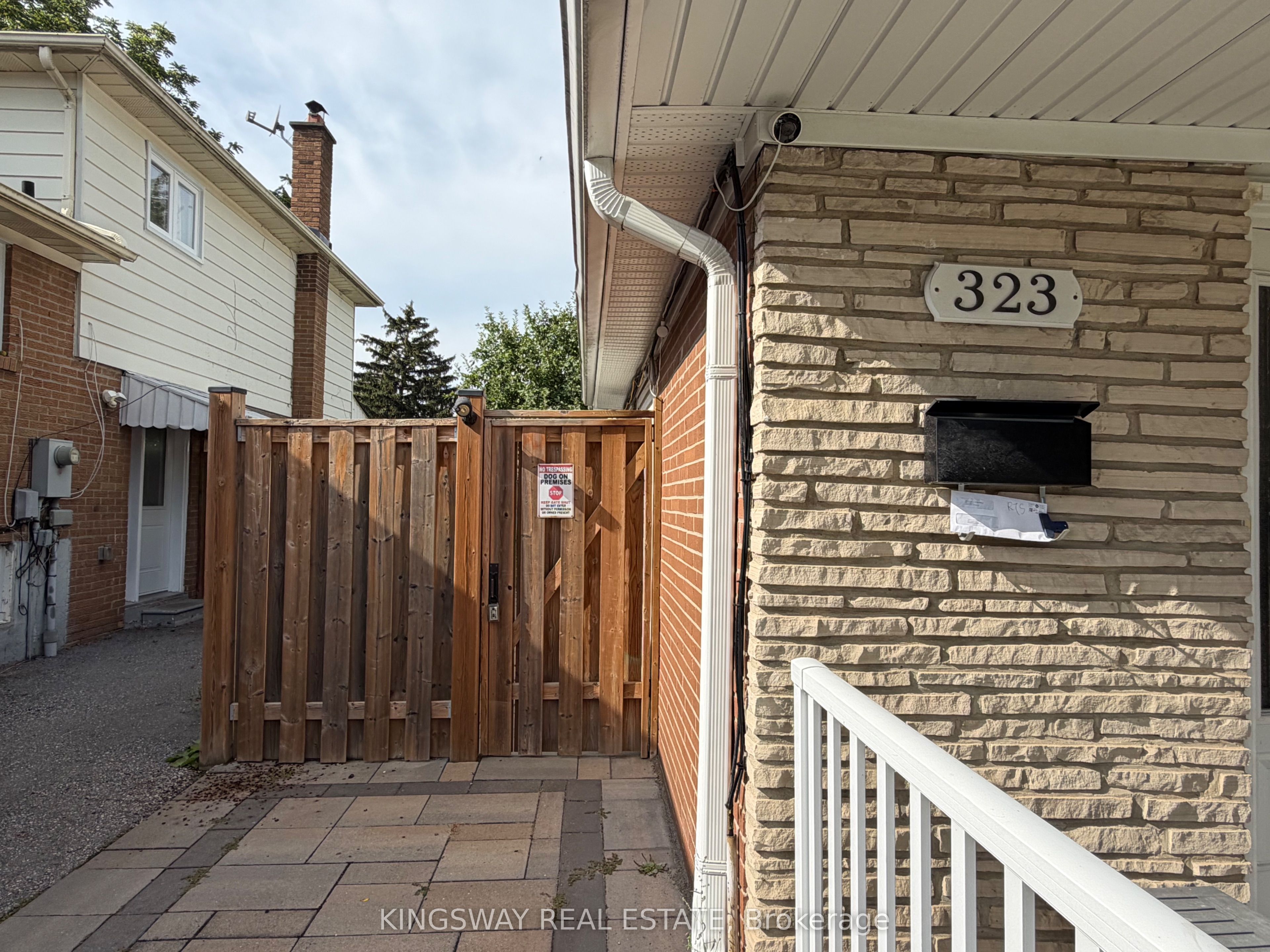 323 Montego Rd. Road Lower Level, Mississauga, On L5b 1c6