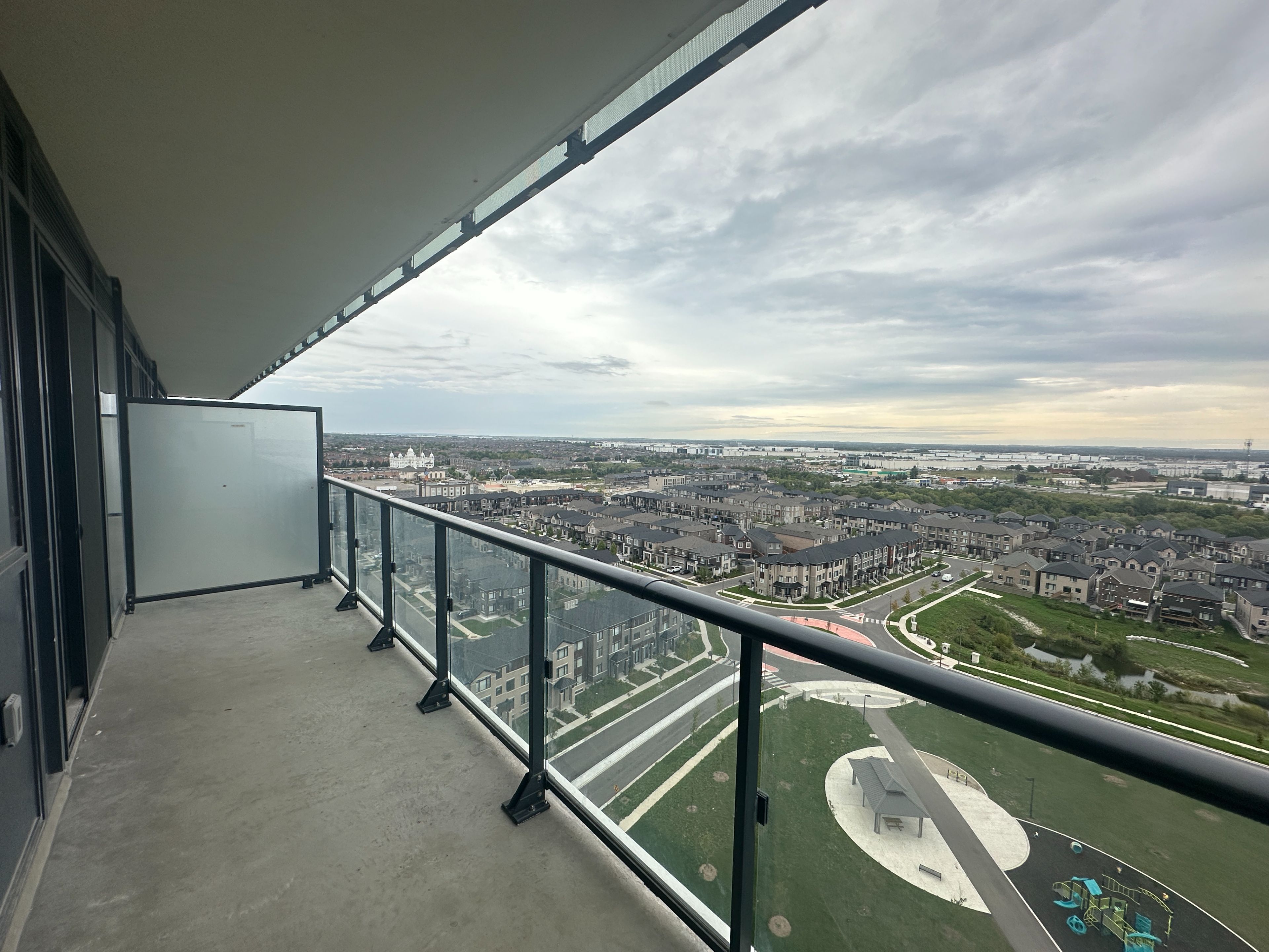15 Skyridge Drive 1311, Brampton, On L6p 4s3