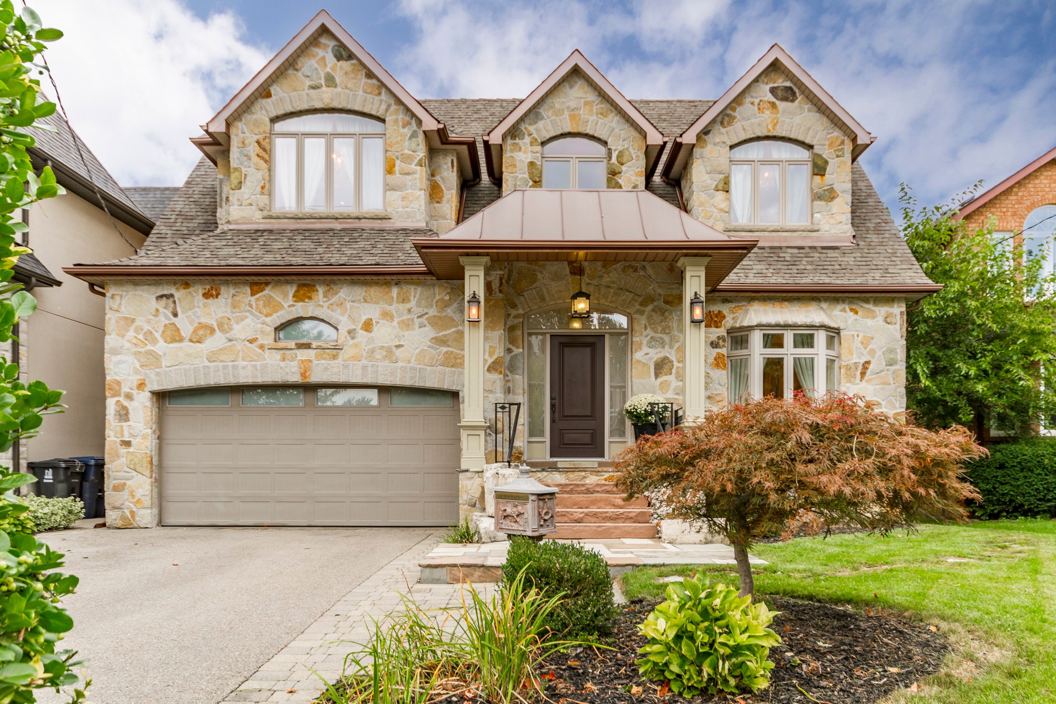 17 Agar Crescent, Toronto, On M9b 5a4