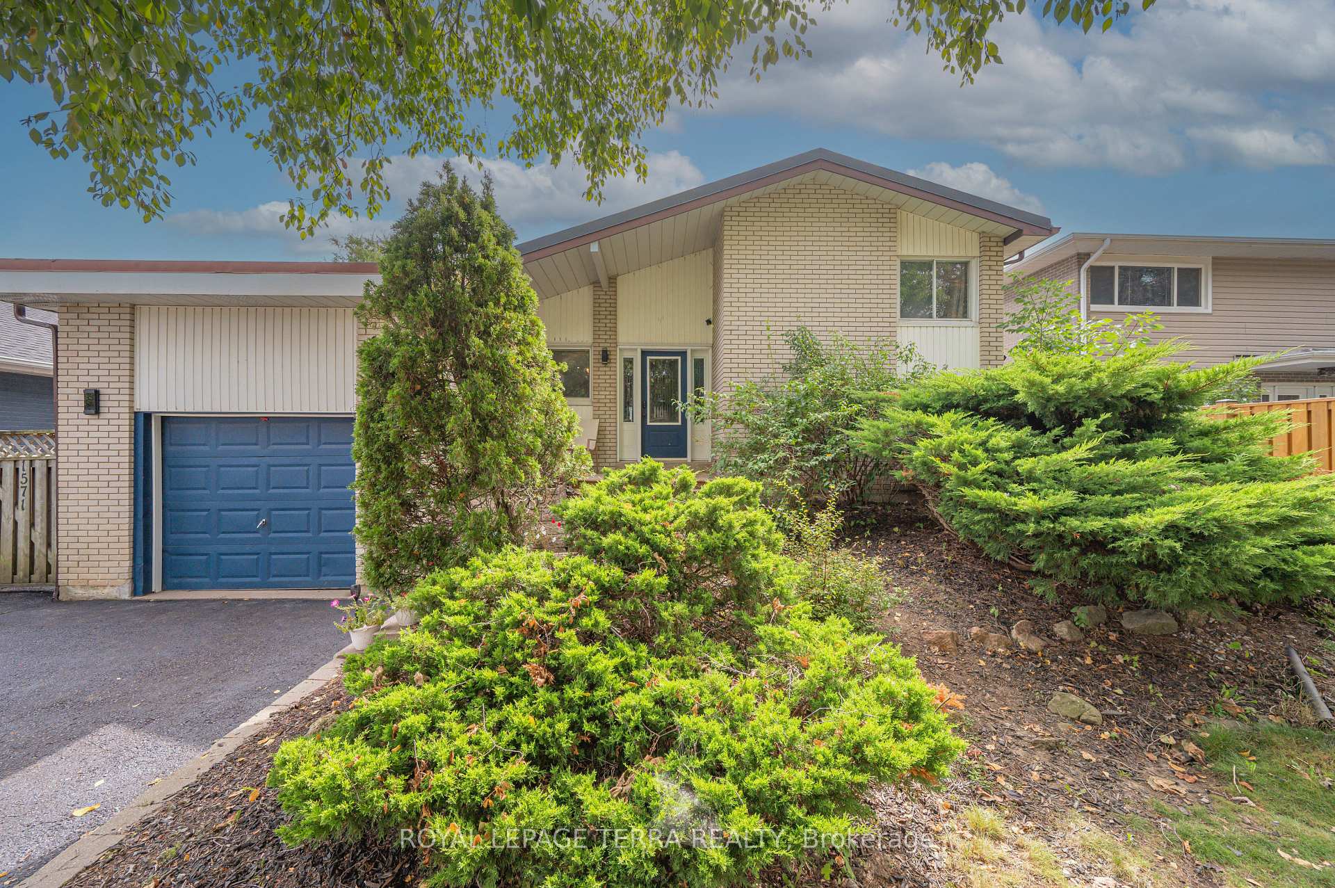 1571 Lewisham Drive, Mississauga, On L5j 3r2