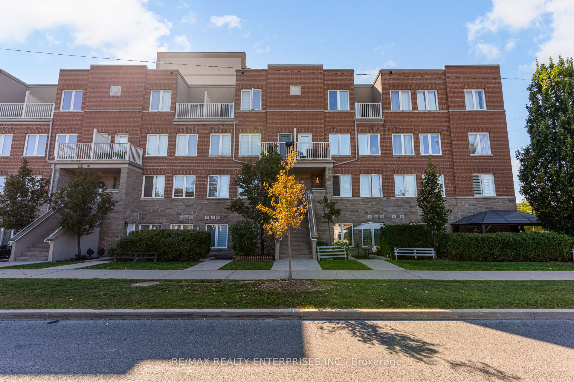 25 Richgrove Drive 209, Toronto, On M9r 0a3