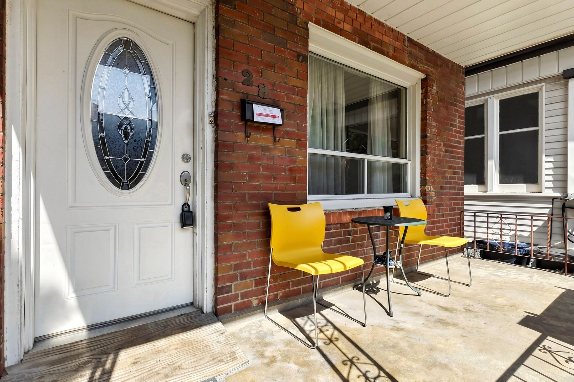 28 Garden Avenue, Toronto, On M6r 1h6
