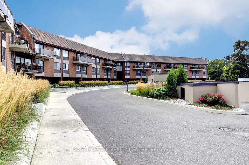 1000 Cedarglen Gate 201, Mississauga, On L5c 3z5
