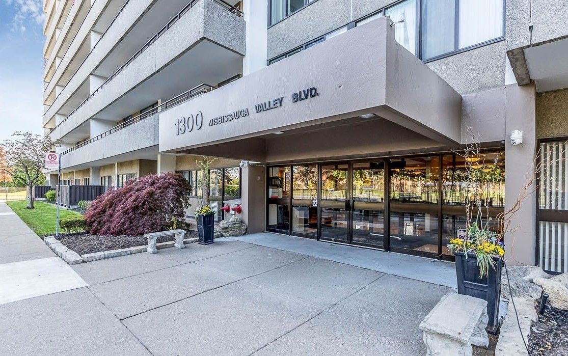 1300 Mississauga Valley Boulevard 305, Mississauga, On L5a 3s8
