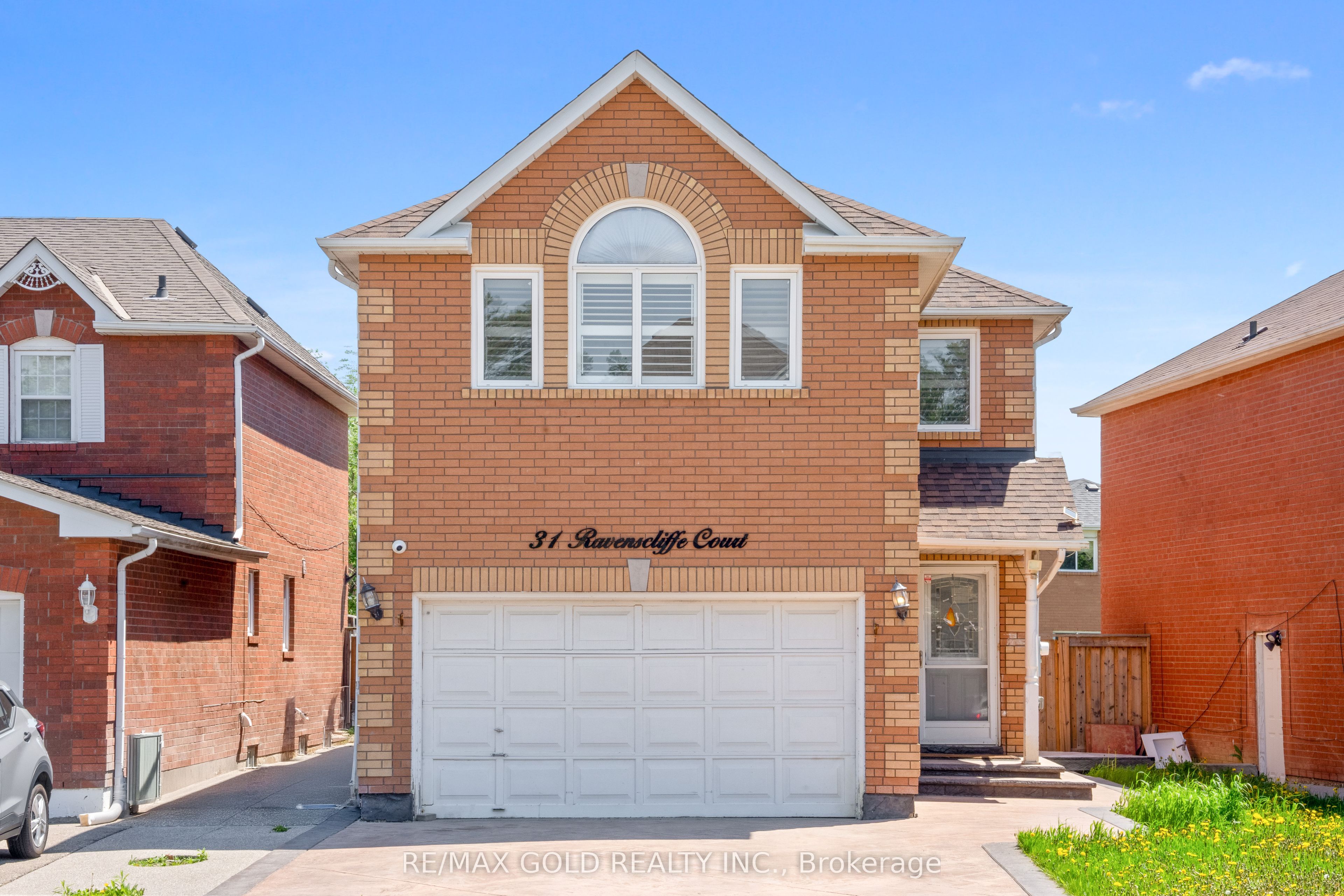 31 Ravenscliffe Court, Brampton, On L6x 4n8