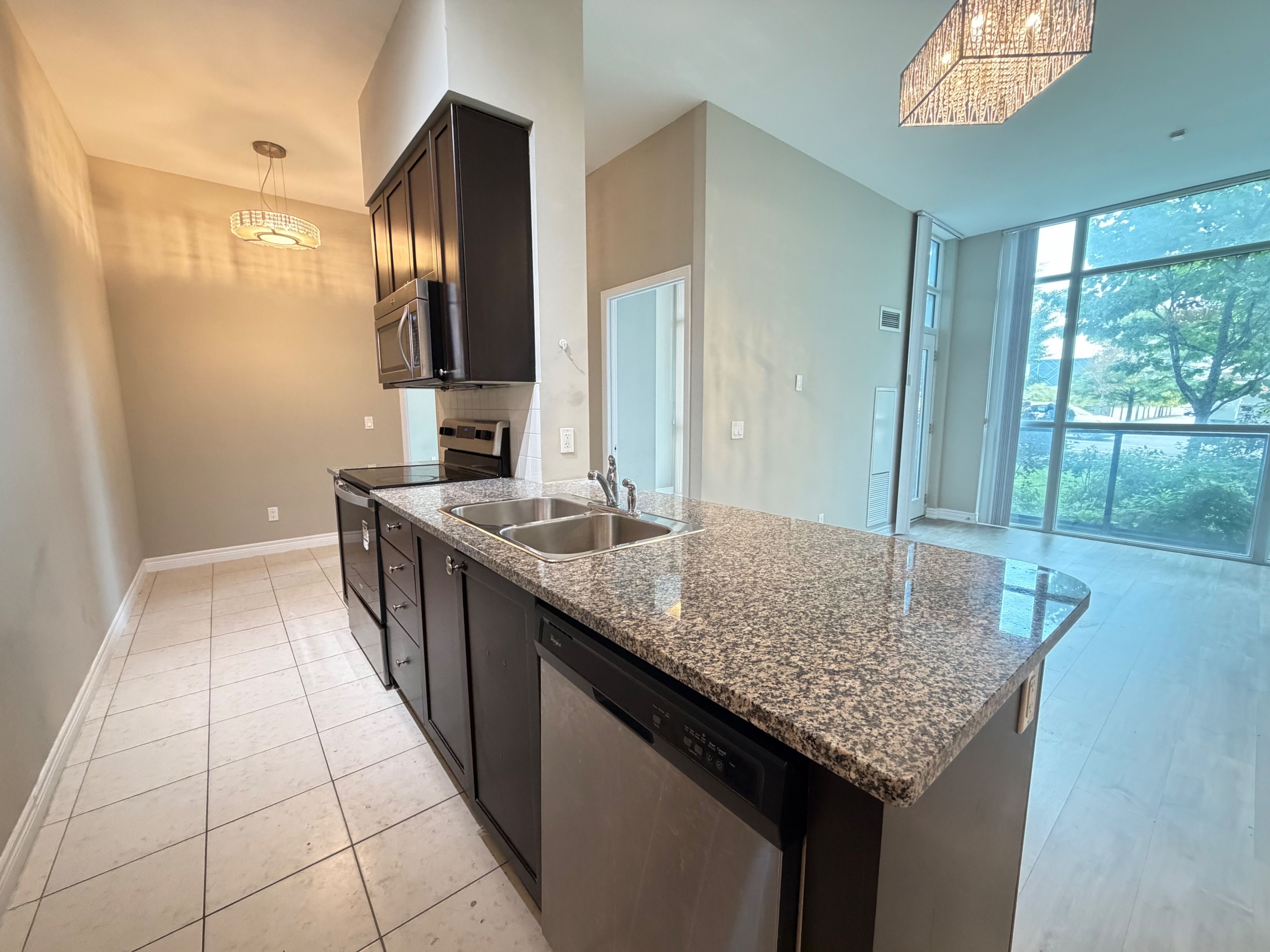 339 Rathburn Road W 101, Mississauga, On L5b 0k6
